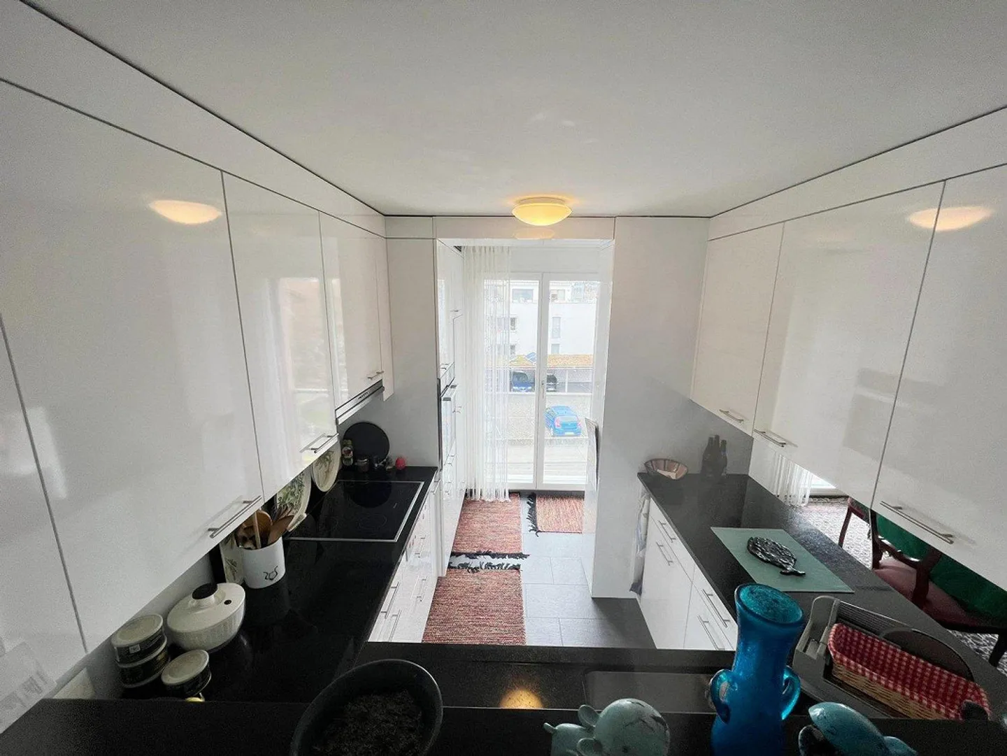 Appartement spacieux et lumineux de 4,5 pièces dans un emplacement central - Photo 4 sur 11