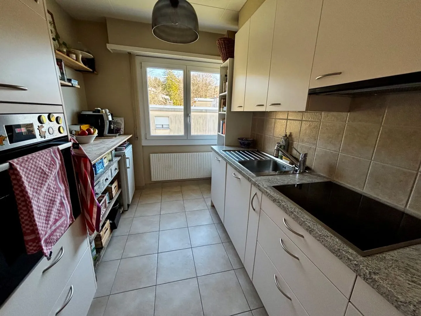 Helles Apartment mit Balkon - Foto 6 von 9