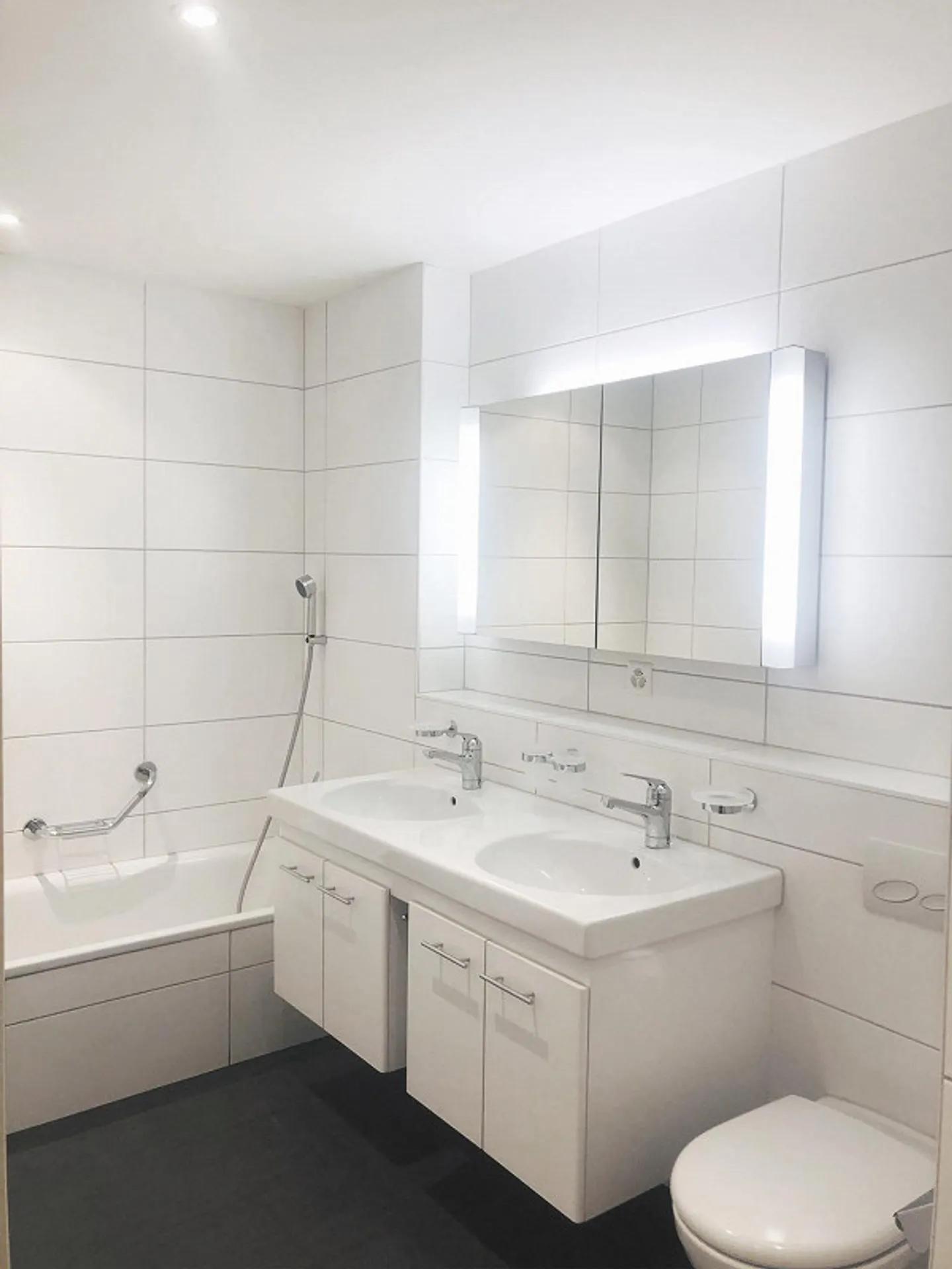 Appartement spacieux et lumineux de 4,5 pièces dans un emplacement central - Photo 9 sur 11
