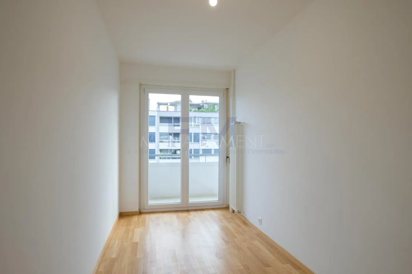 Renovated 4-Room Apartment - Photo 5 of 13