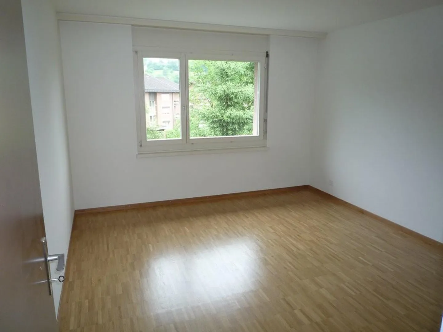 RENT WITHOUT DEPOSIT - Large bright apartment in a green environment - Photo 4 of 6