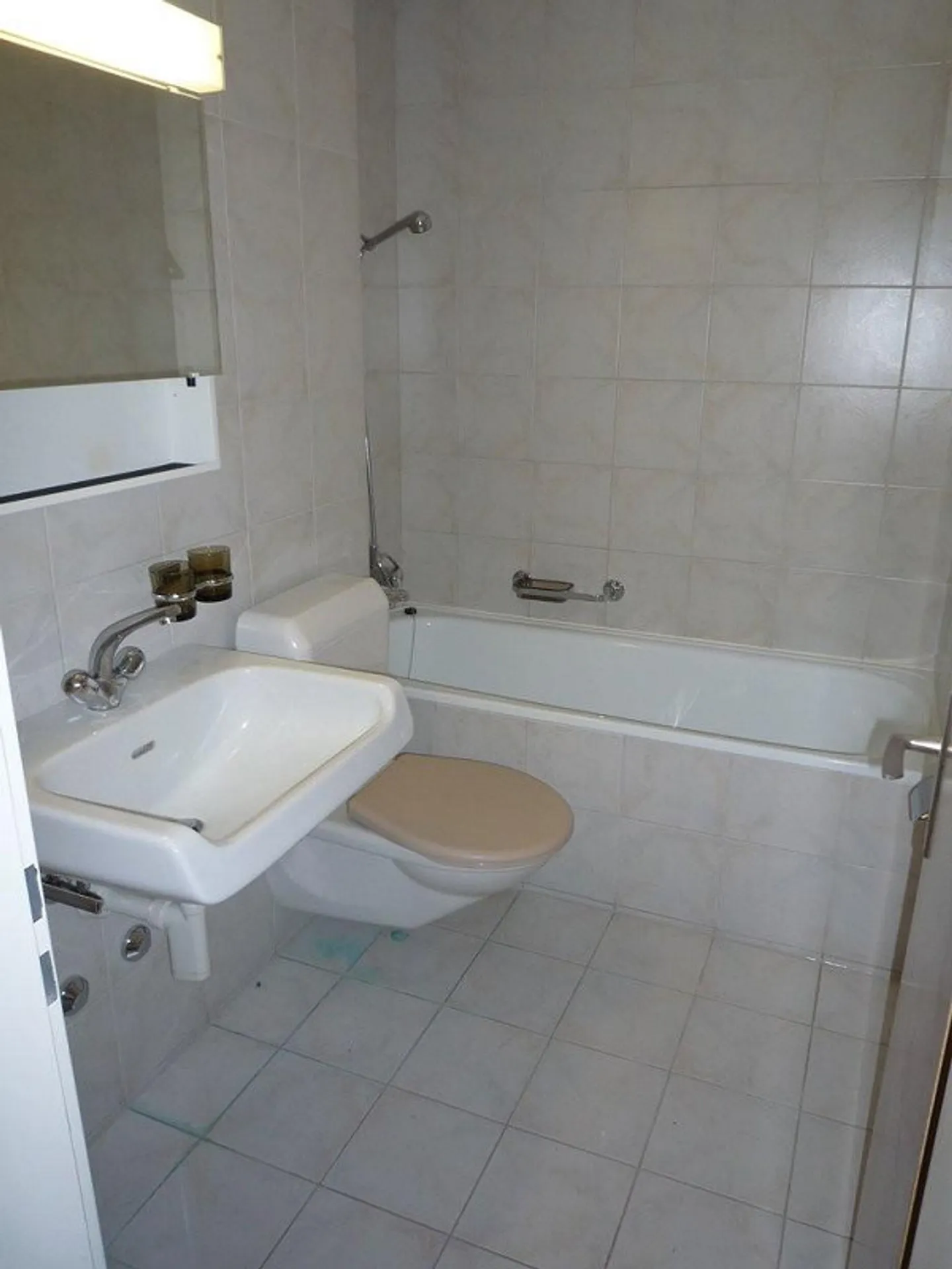 RENT WITHOUT DEPOSIT - Large bright apartment in a green environment - Photo 3 of 6