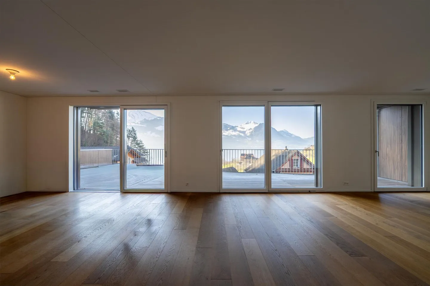 Modernes Apartment mit Seeblick - Foto 2 von 6