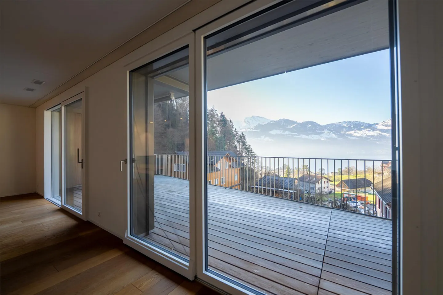 Modernes Apartment mit Seeblick - Foto 3 von 6