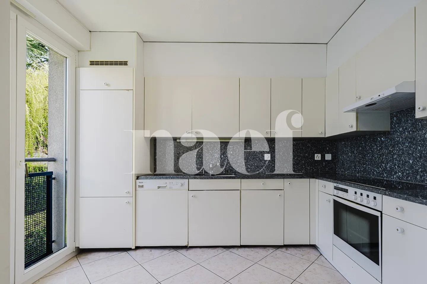 Rare opportunity in Grand-Saconnex? Spacious 7-room family apartment - Photo 5 of 12