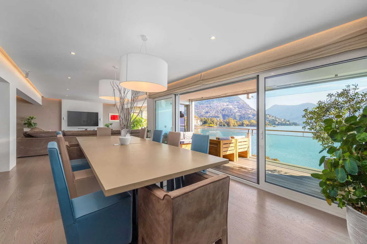 Appartement magnifique avec vue sur le lac au centre - Photo 2 sur 13