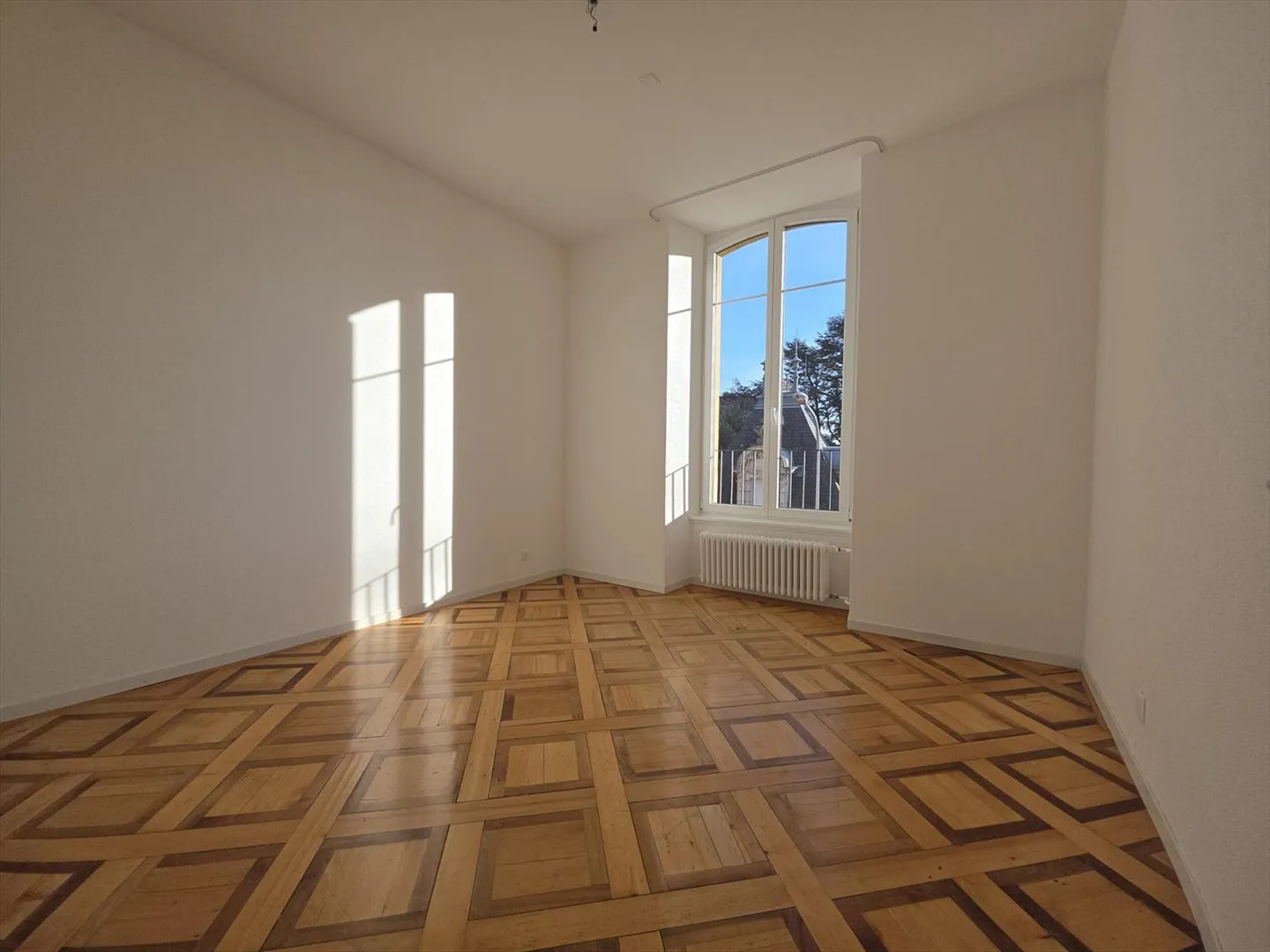 Magnifico appartamento ristrutturato di 5.5 stanze con giardino e veranda - Foto 6 di 13