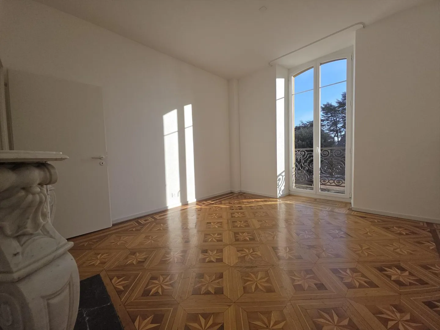 Magnifico appartamento ristrutturato di 5.5 stanze con giardino e veranda - Foto 4 di 13