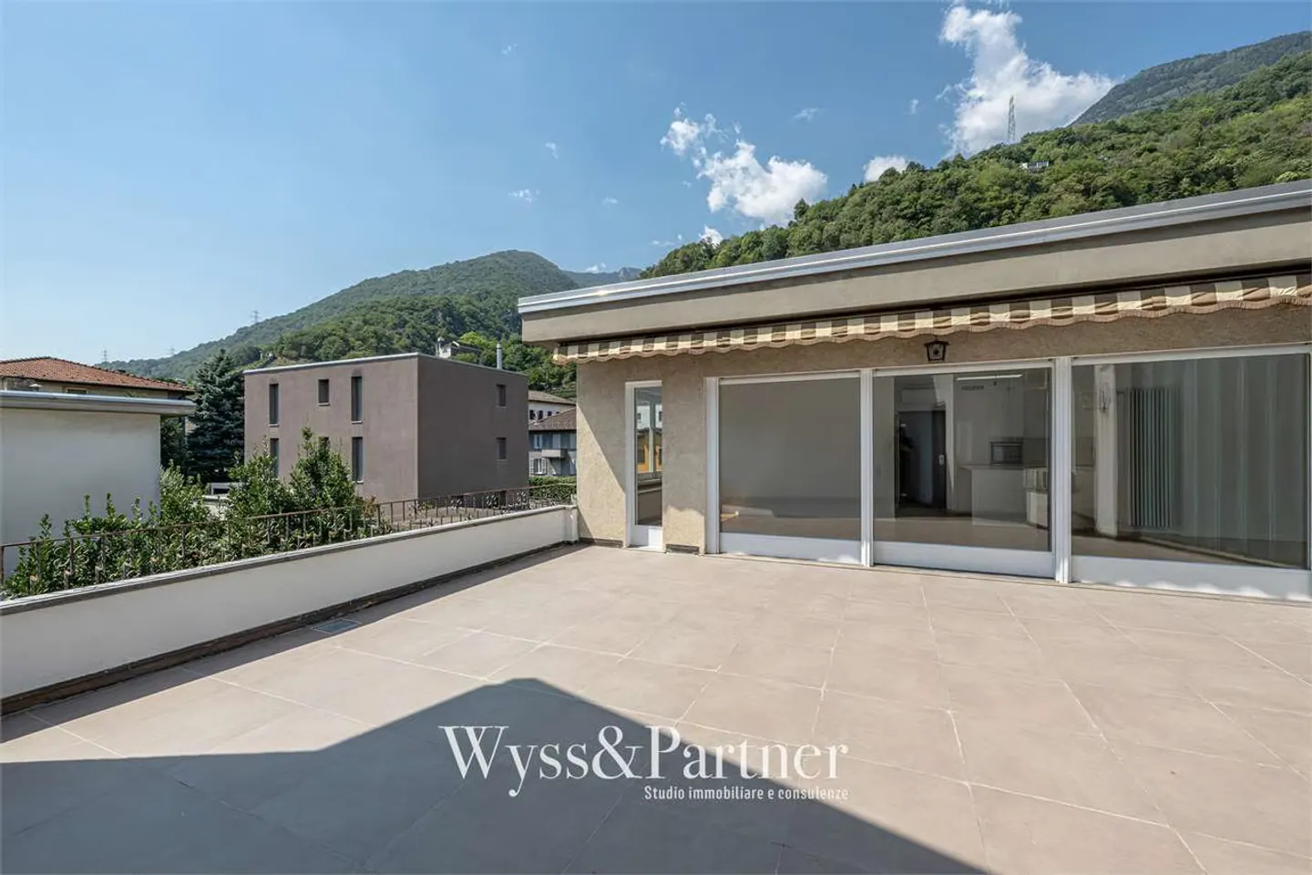 Geräumige 5.5-Zimmer-Wohnung in zentraler Lage in Monte Carasso - Id - Foto 3 von 13