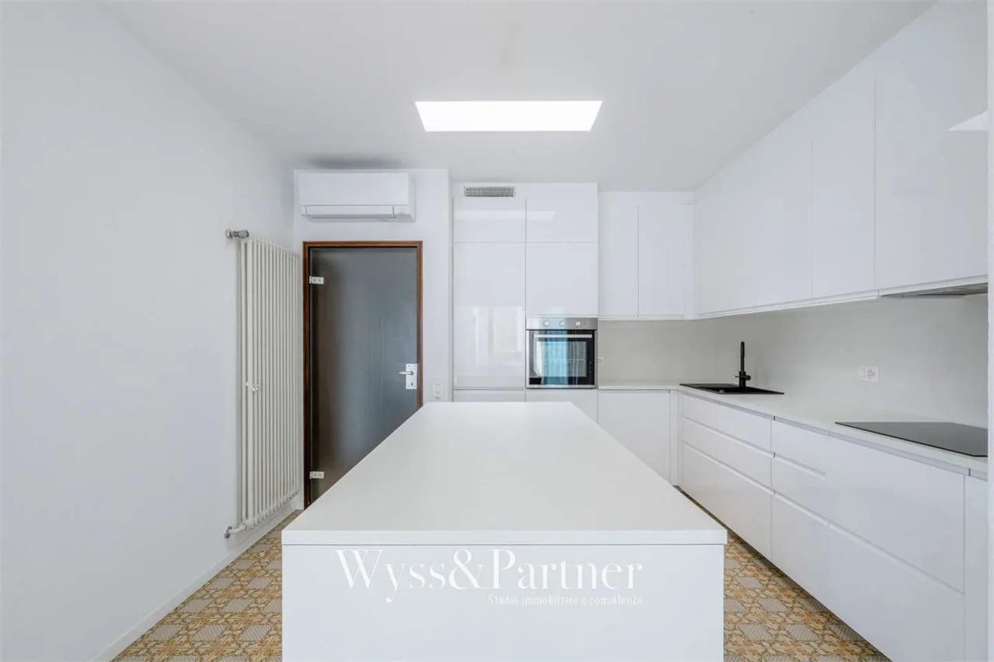 Geräumige 5.5-Zimmer-Wohnung in zentraler Lage in Monte Carasso - Id - Foto 5 von 13