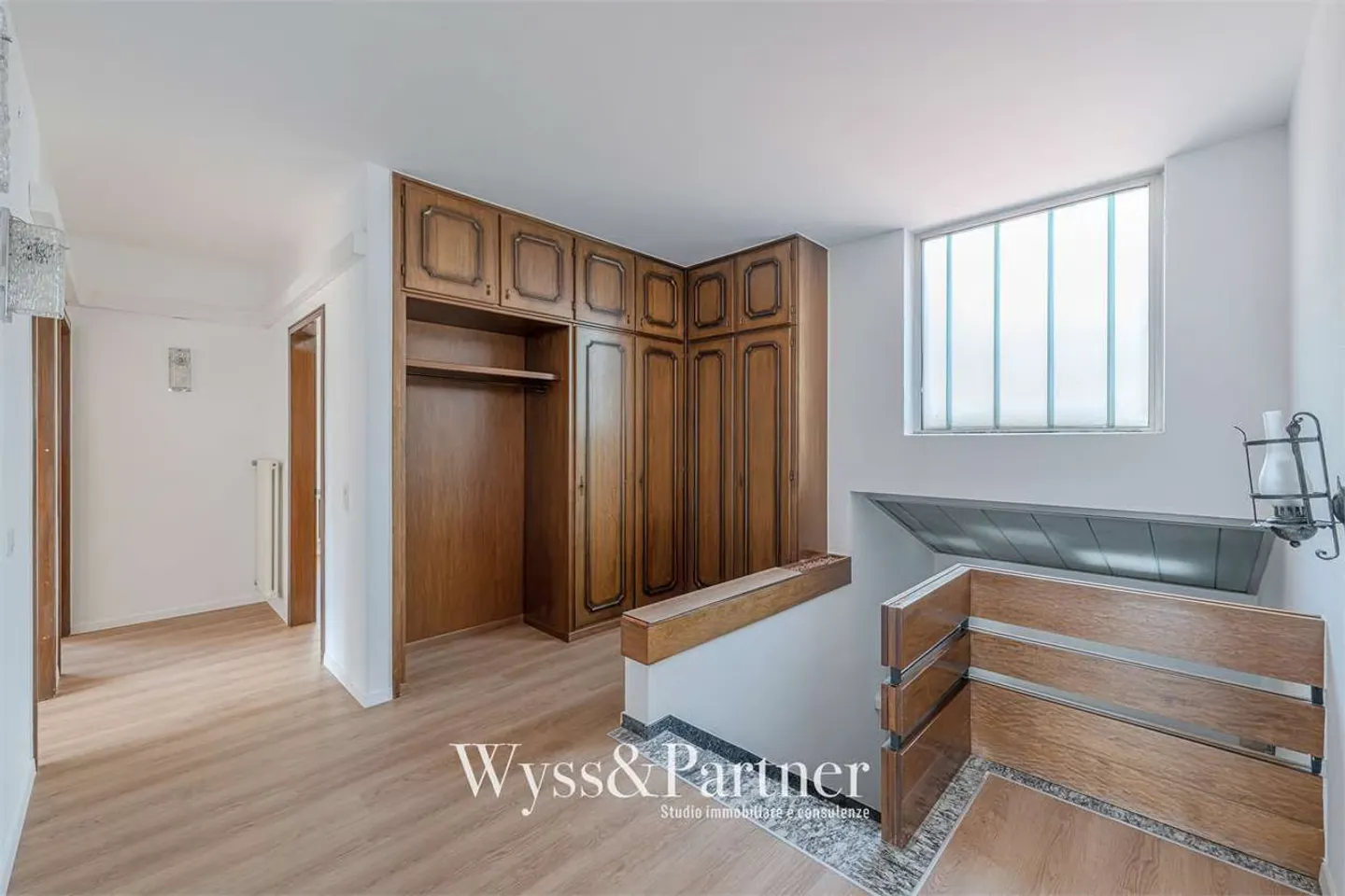 Geräumige 5.5-Zimmer-Wohnung in zentraler Lage in Monte Carasso - Id - Foto 9 von 13