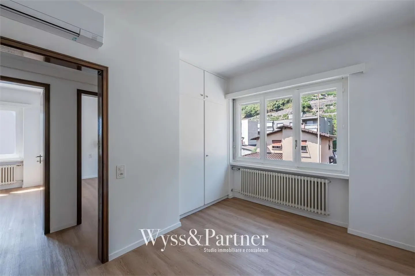 Geräumige 5.5-Zimmer-Wohnung in zentraler Lage in Monte Carasso - Id - Foto 10 von 13