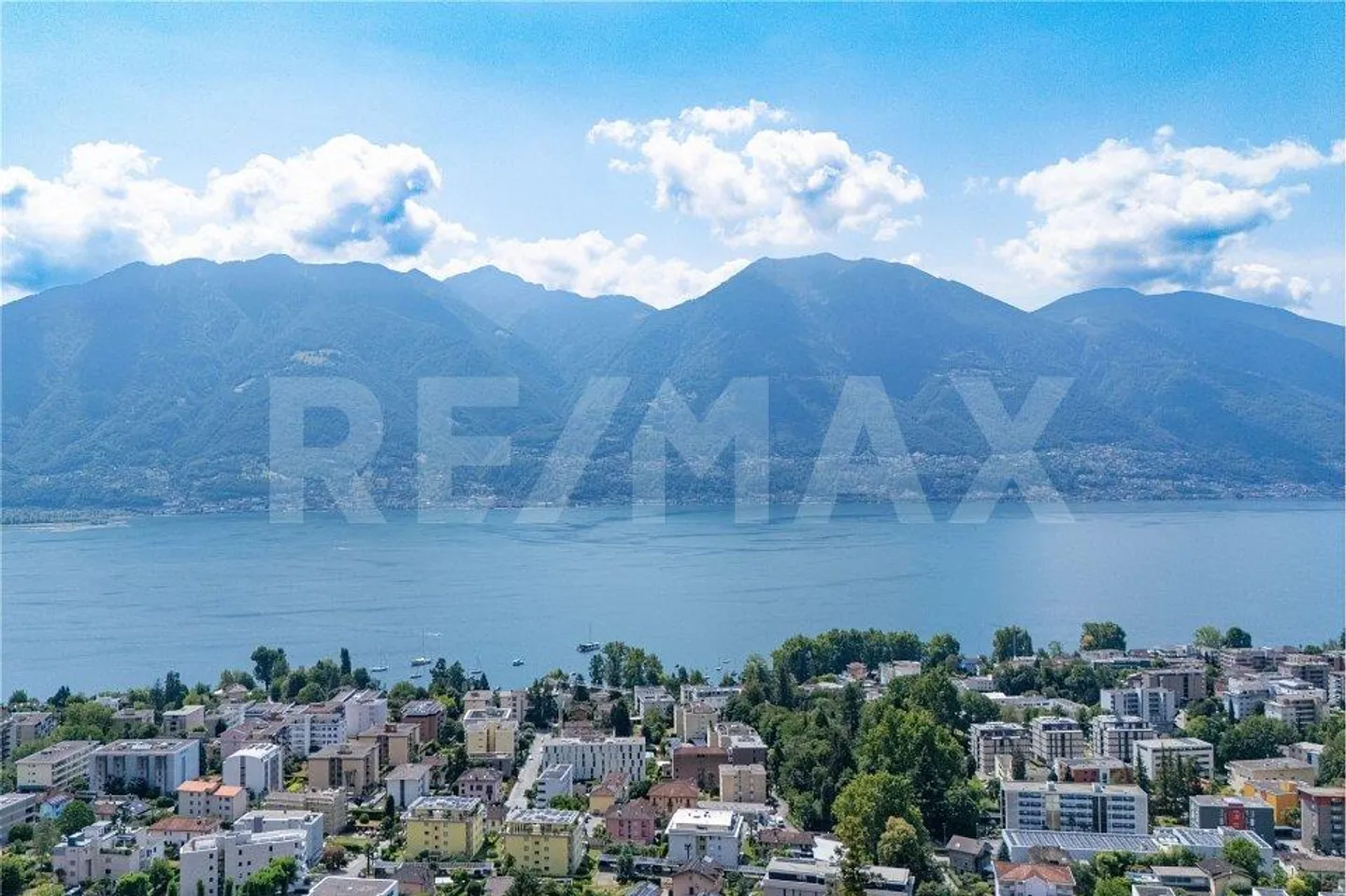 Terrain constructible avec vue sur le lac - Photo 3 sur 13