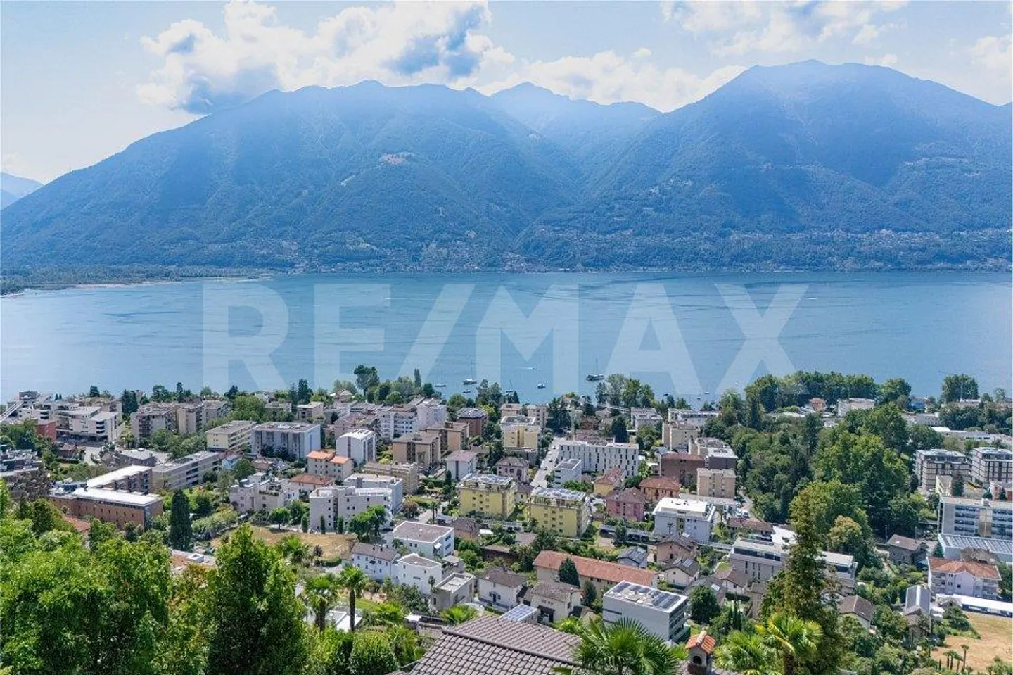 Terrain constructible avec vue sur le lac - Photo 4 sur 13