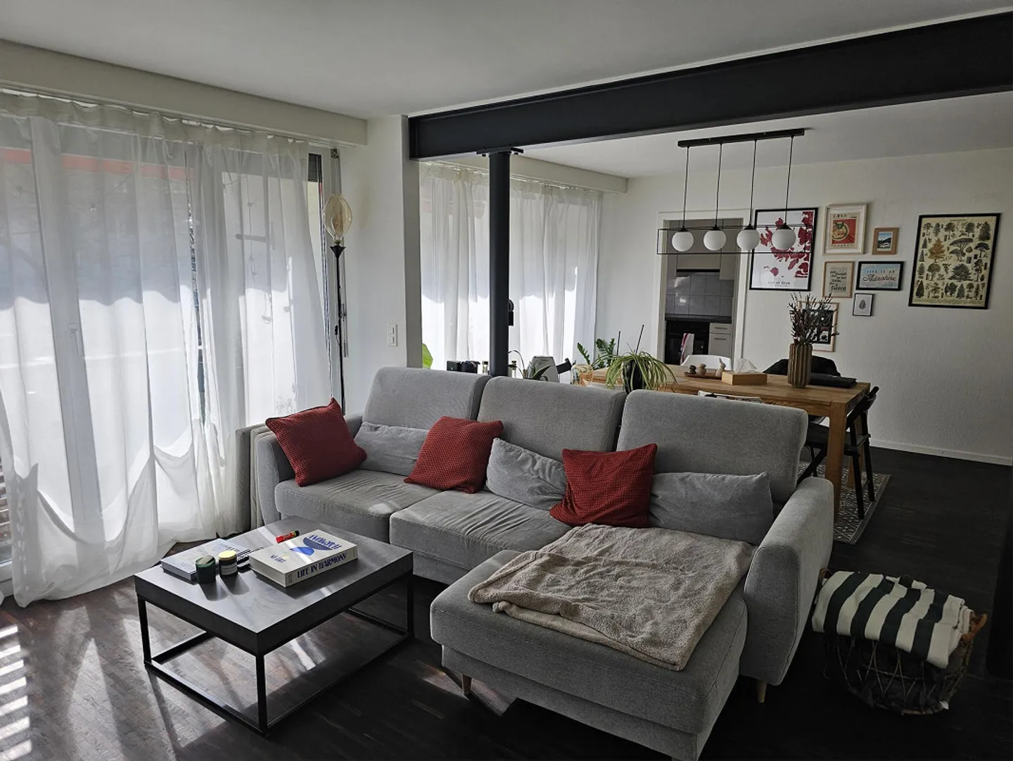 Spacious, light-flooded 2.5-room apartment - Photo 1 of 10