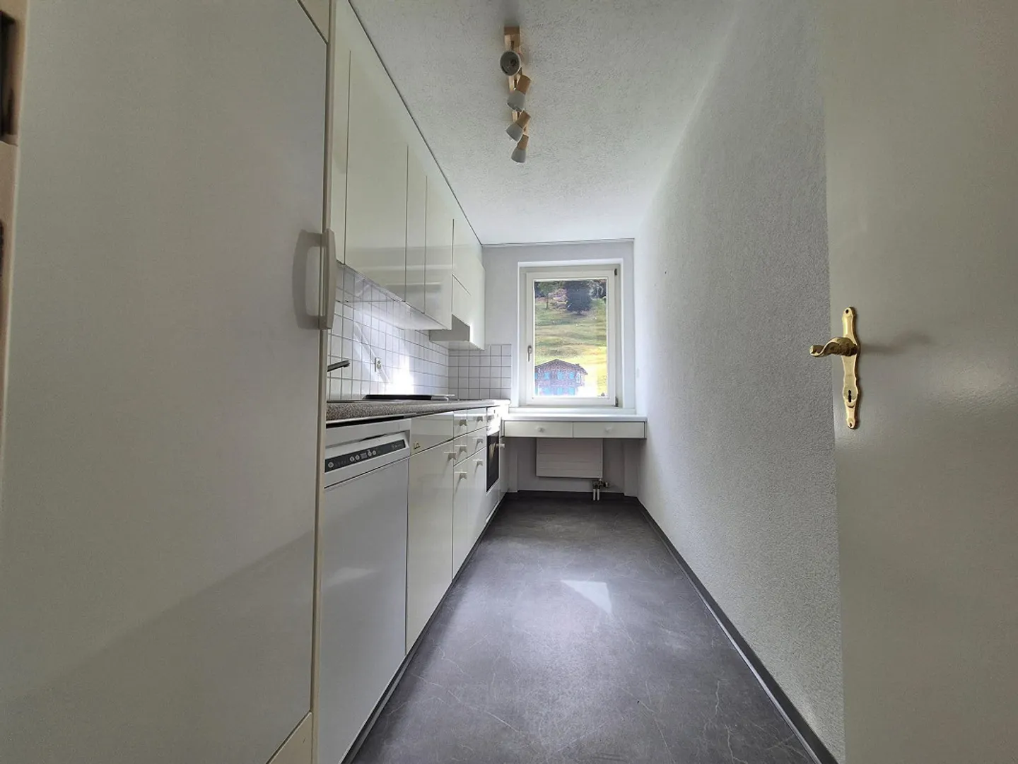 Appartement 4.5 pièces ensoleillé dans un emplacement excellent à Davos Platz - Photo 4 sur 6