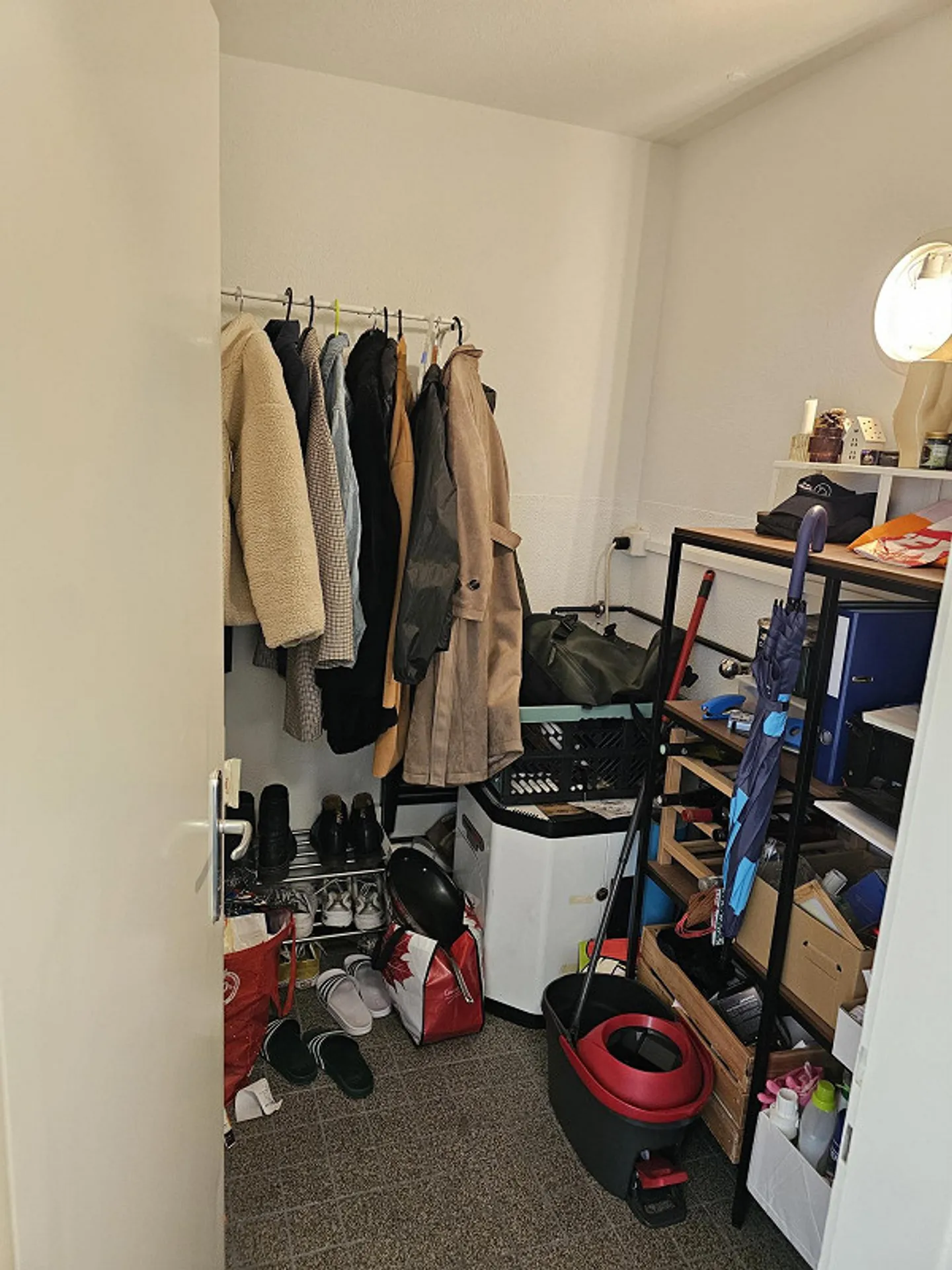 Spacious, light-flooded 2.5-room apartment - Photo 5 of 10