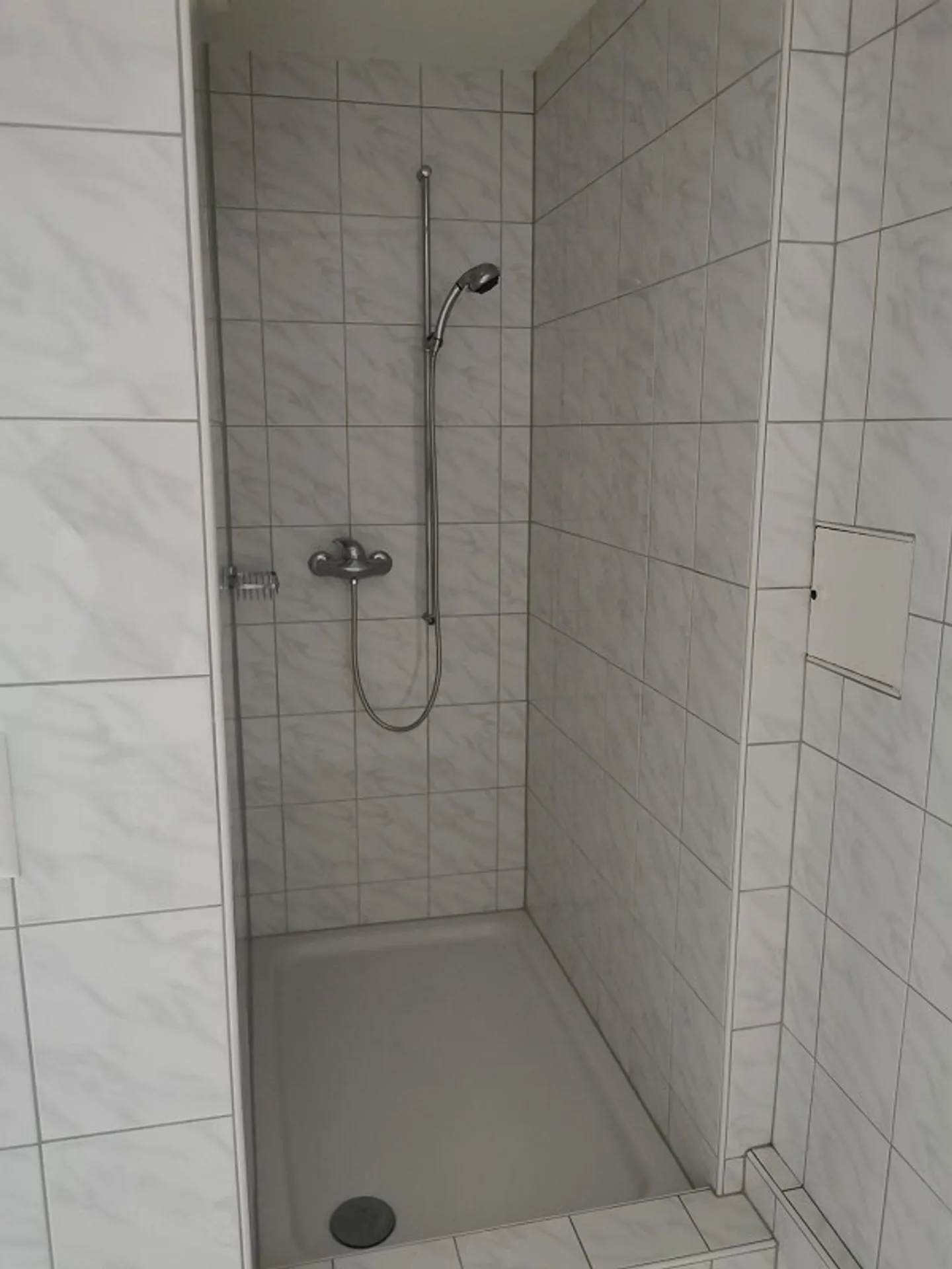 Spacious, light-flooded 2.5-room apartment - Photo 8 of 10