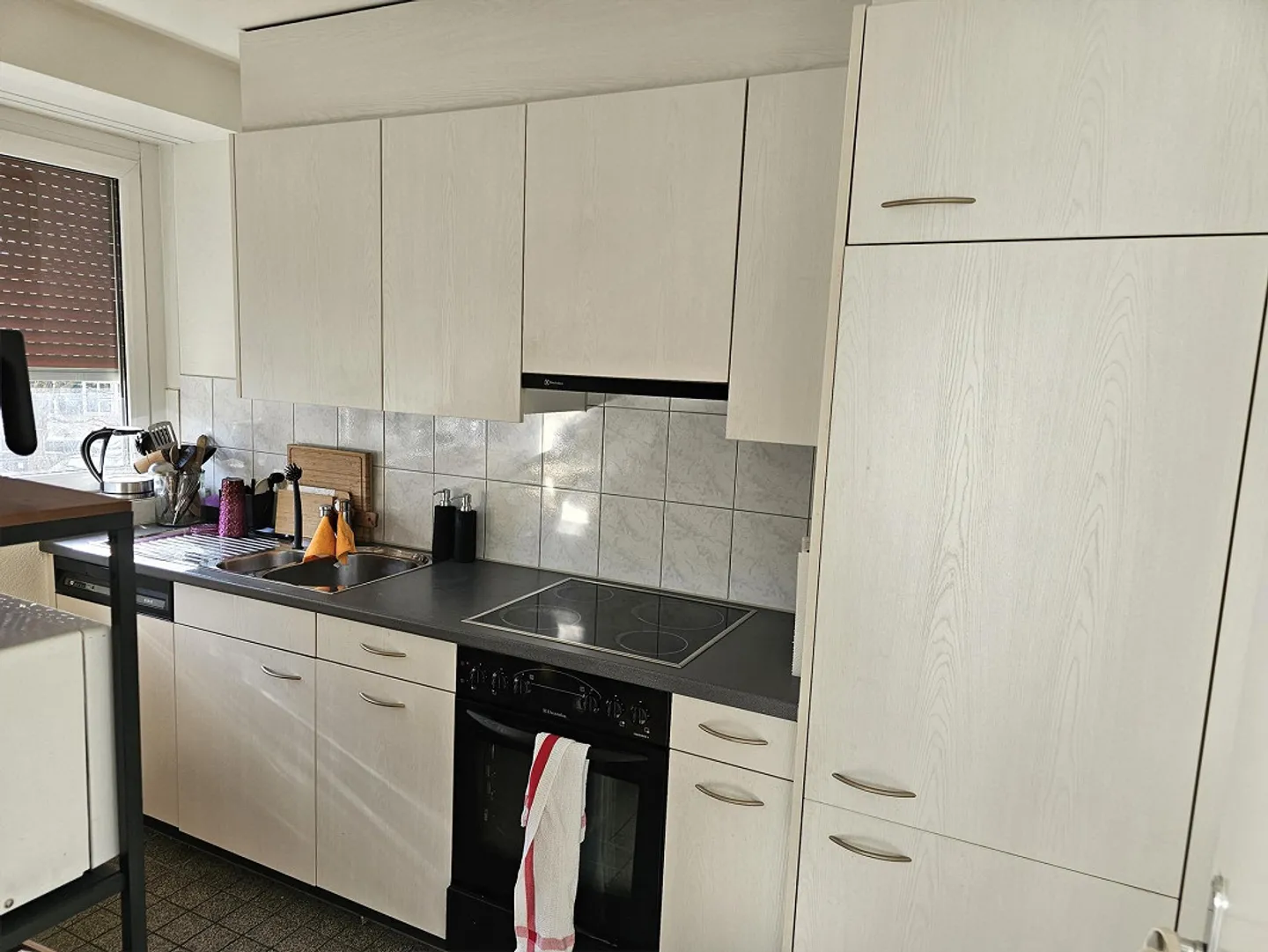Spacious, light-flooded 2.5-room apartment - Photo 3 of 10