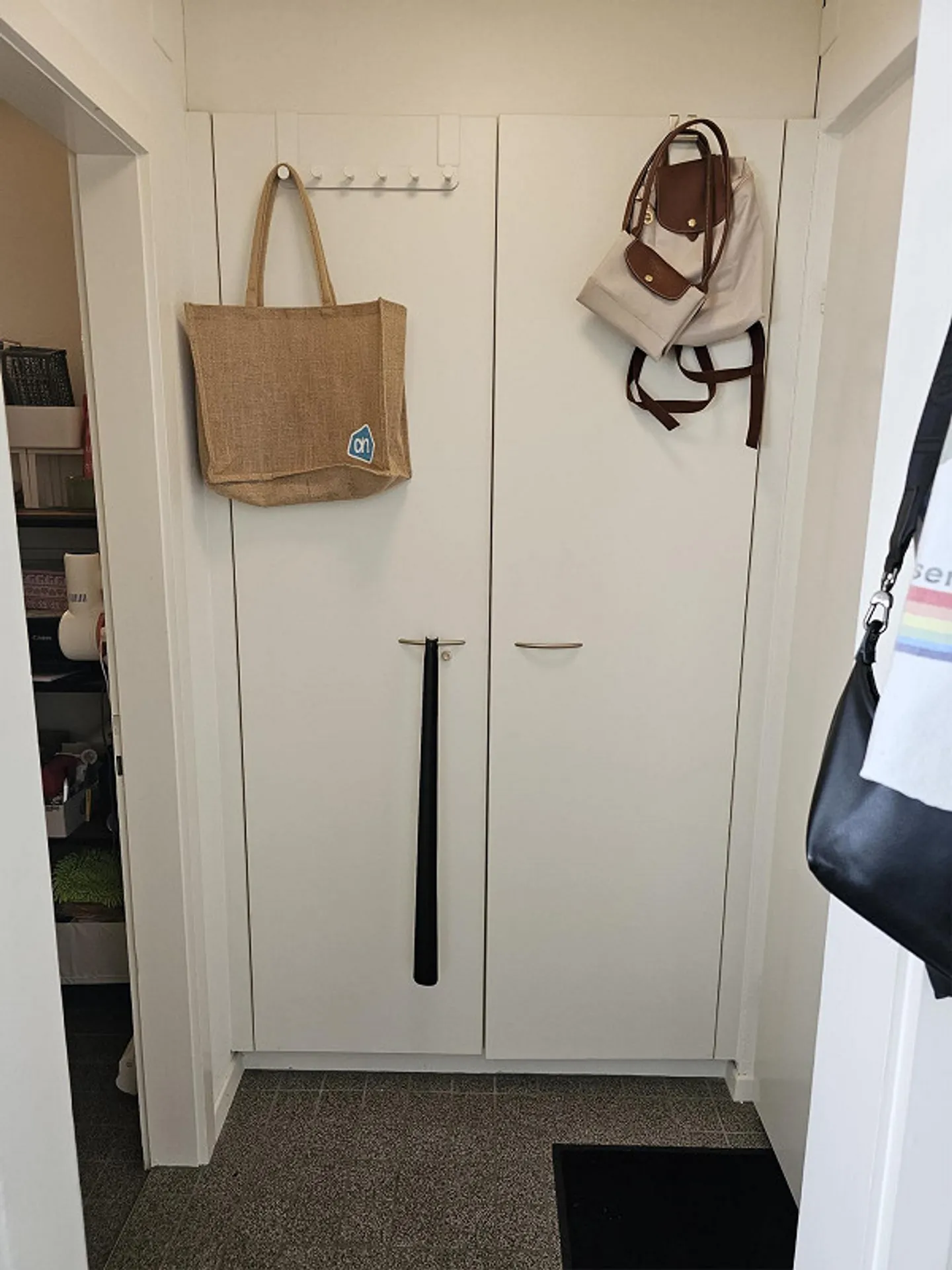 Spacious, light-flooded 2.5-room apartment - Photo 4 of 10