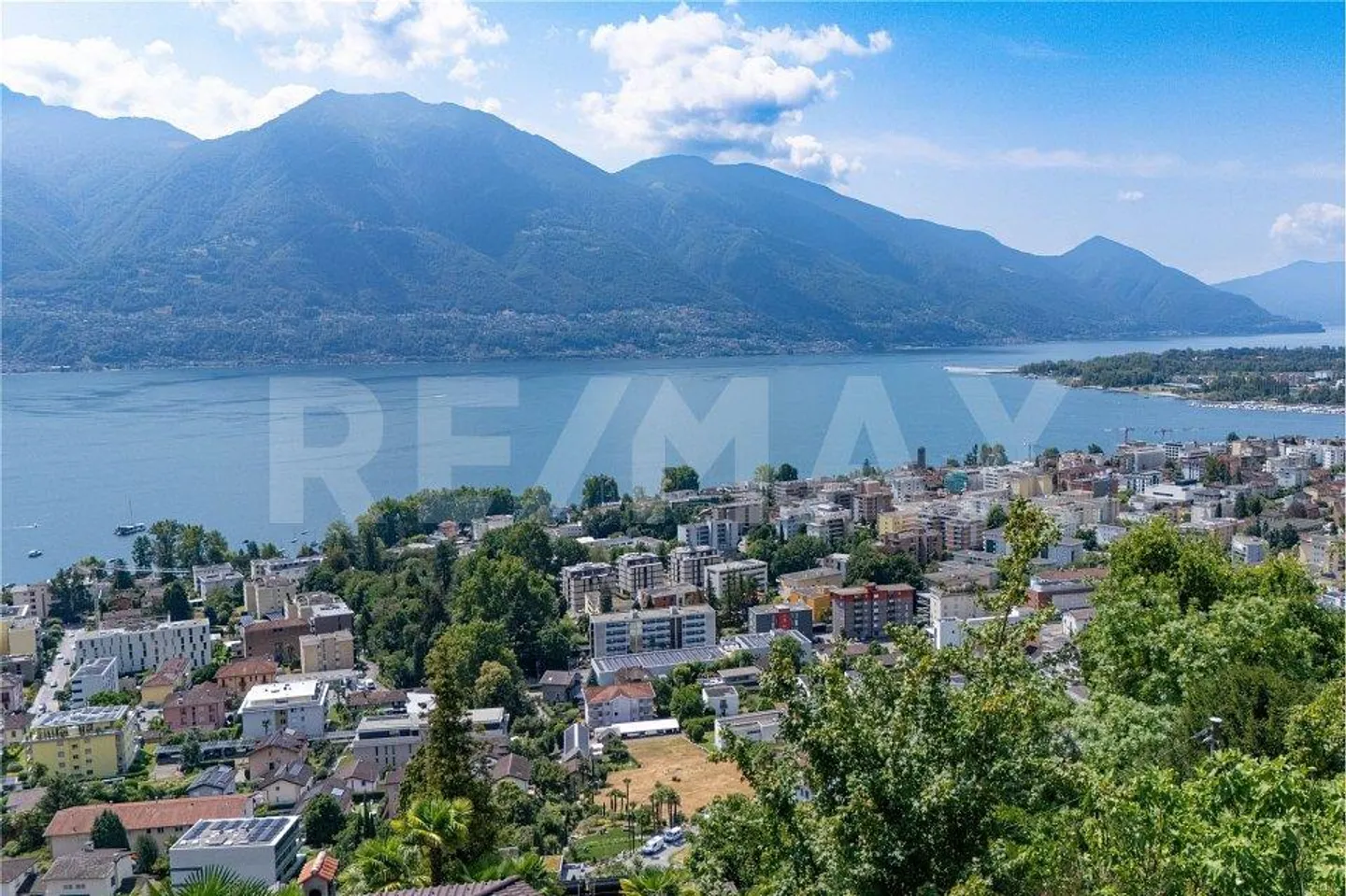 Terrain constructible avec vue sur le lac - Photo 5 sur 13