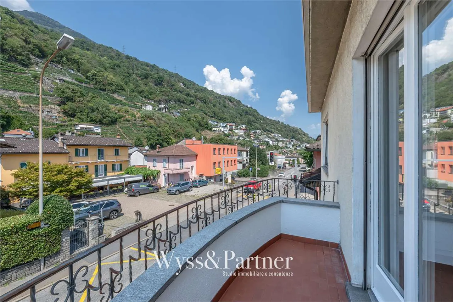 Geräumige 5.5-Zimmer-Wohnung in zentraler Lage in Monte Carasso - Id - Foto 12 von 13