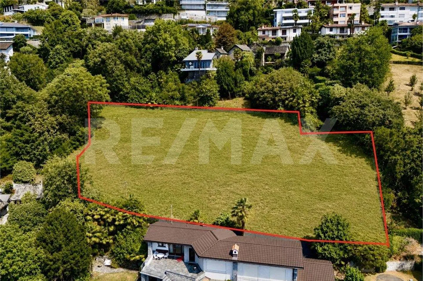 Terrain constructible avec vue sur le lac - Photo 9 sur 13