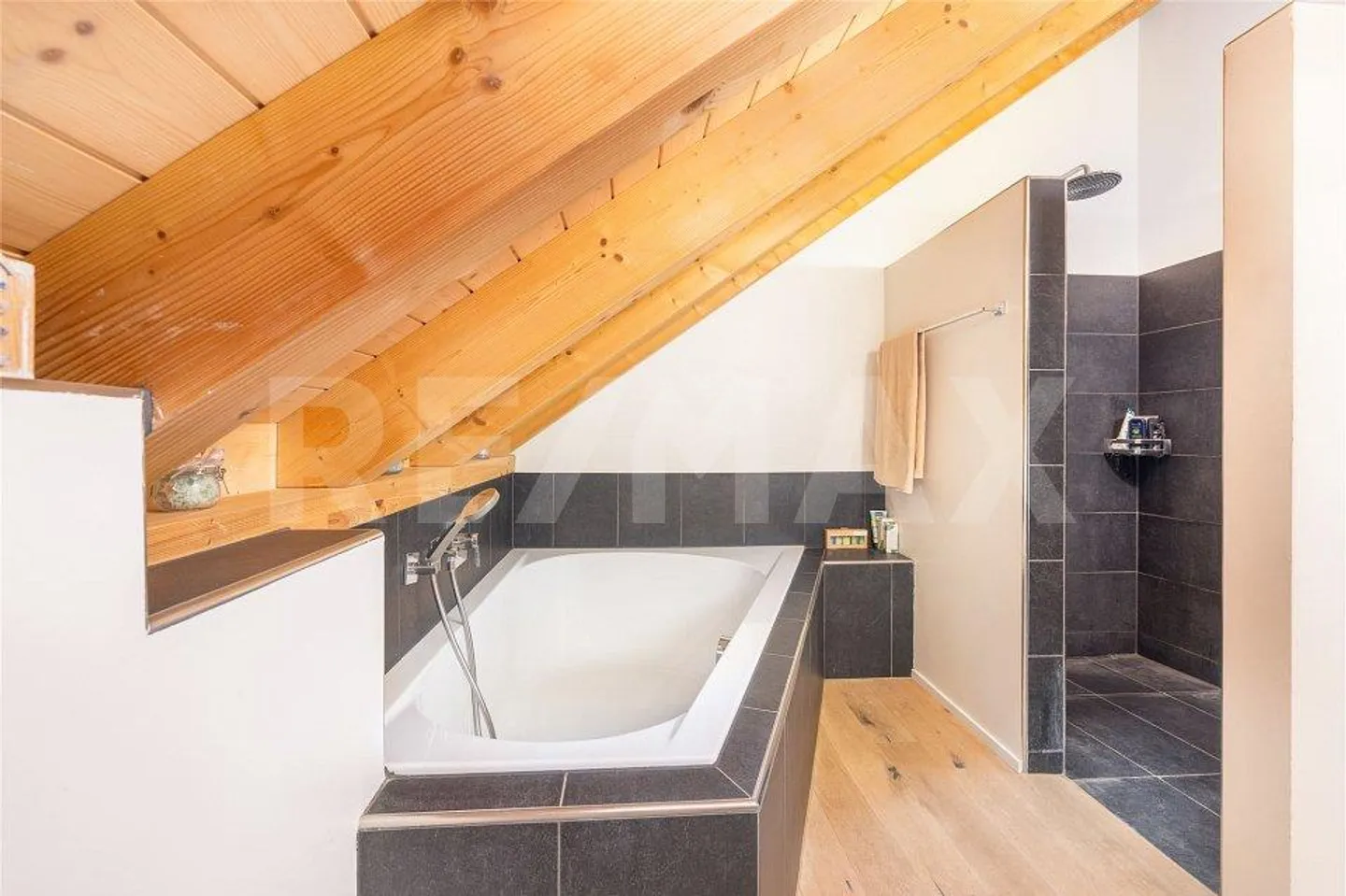 Architektur zum Wohlfühlen – Offene Wohnwelten und ein Garten zum G... - Foto 9 di 13