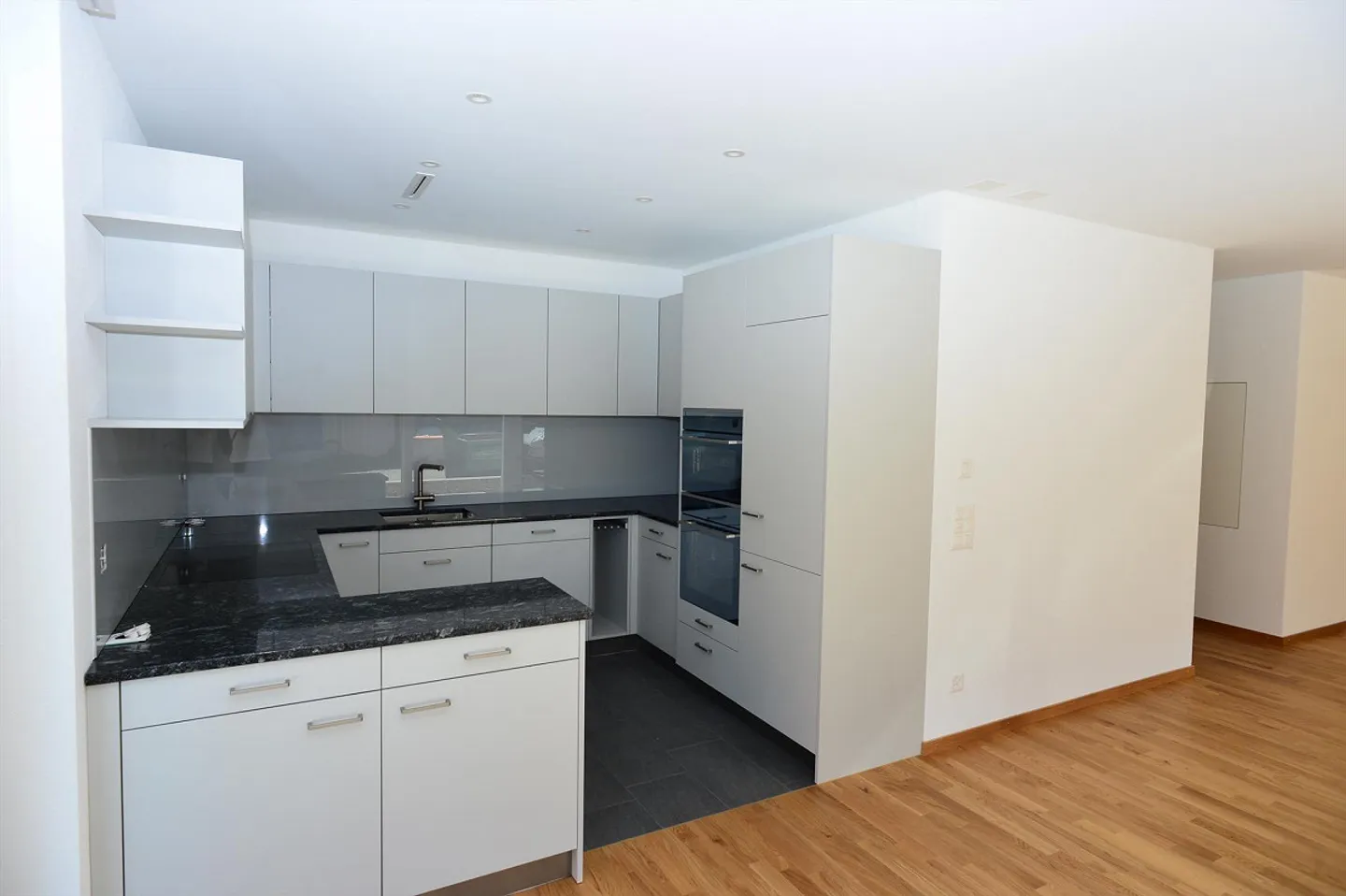 Appartement 5.5 pièces près de trois Weieren - Photo 2 sur 9