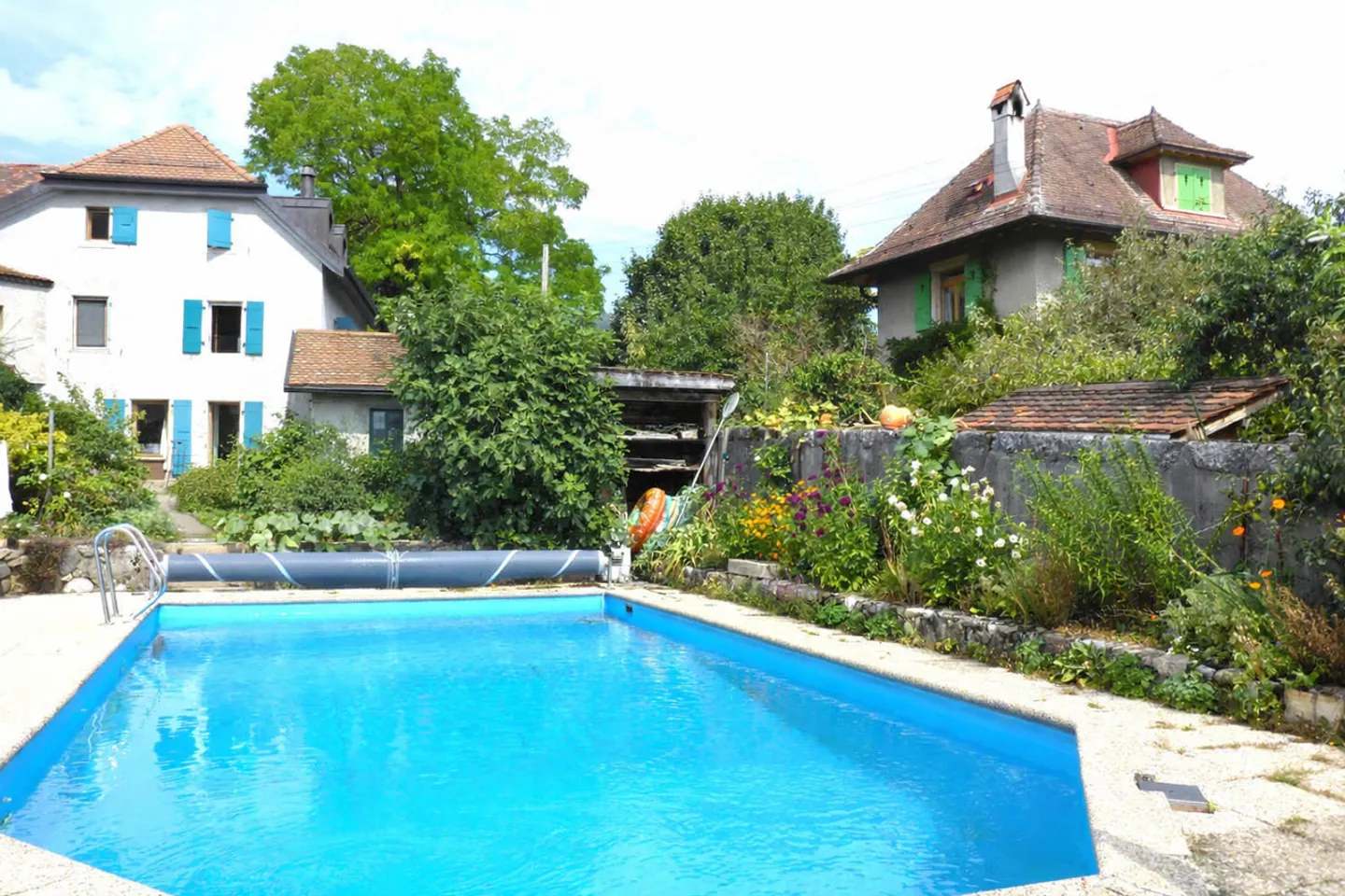 Magnificent 4.5-room apartment in a village house, garden access - Photo 3 of 13