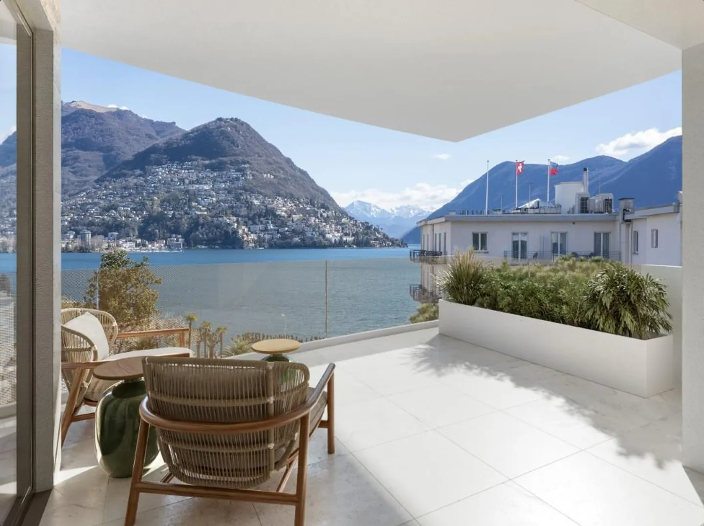 Lakeside elegance in the center of Lugano - Photo 8 of 12