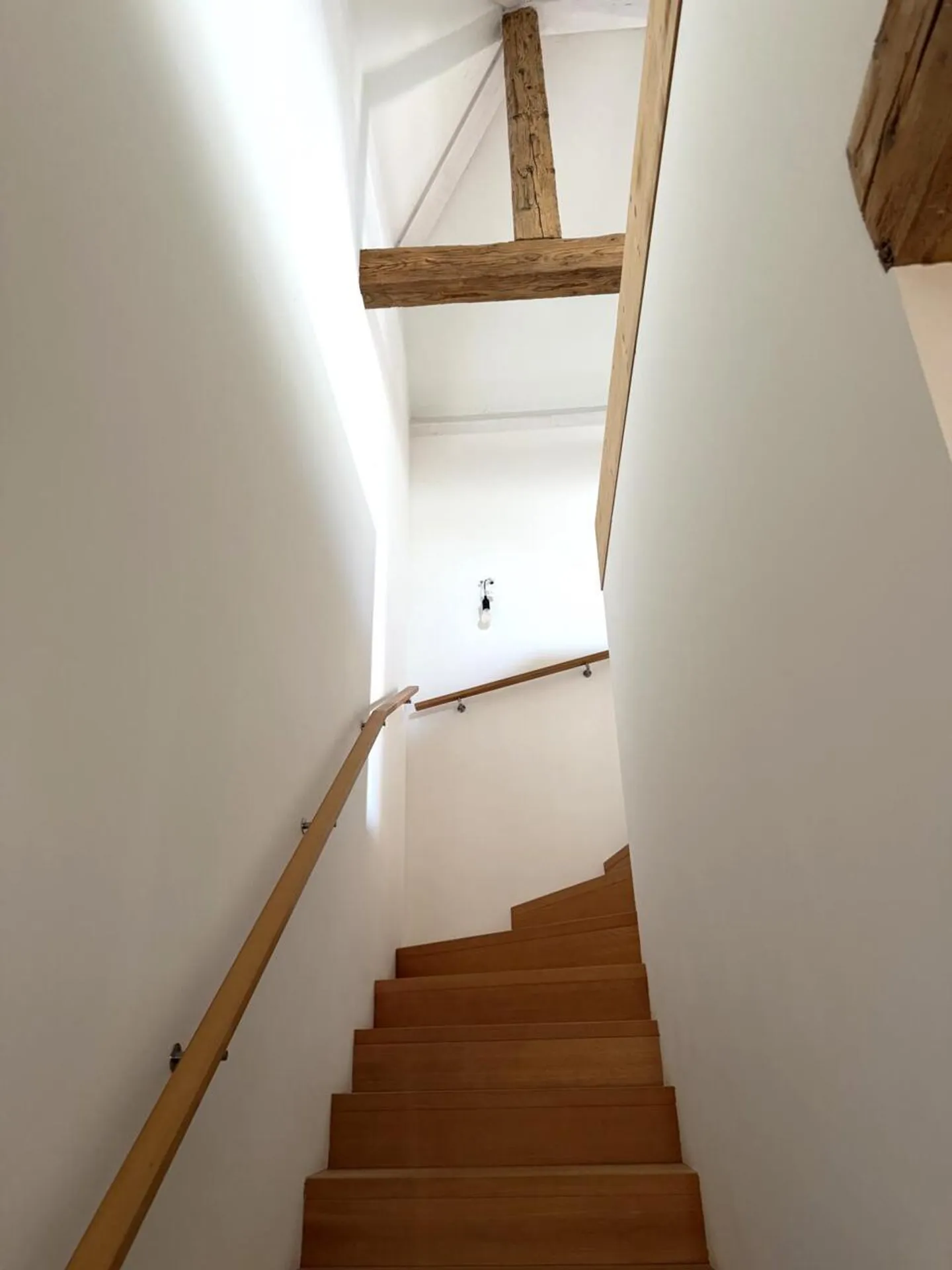 Magnificent 4.5-room apartment in a village house, garden access - Photo 9 of 13