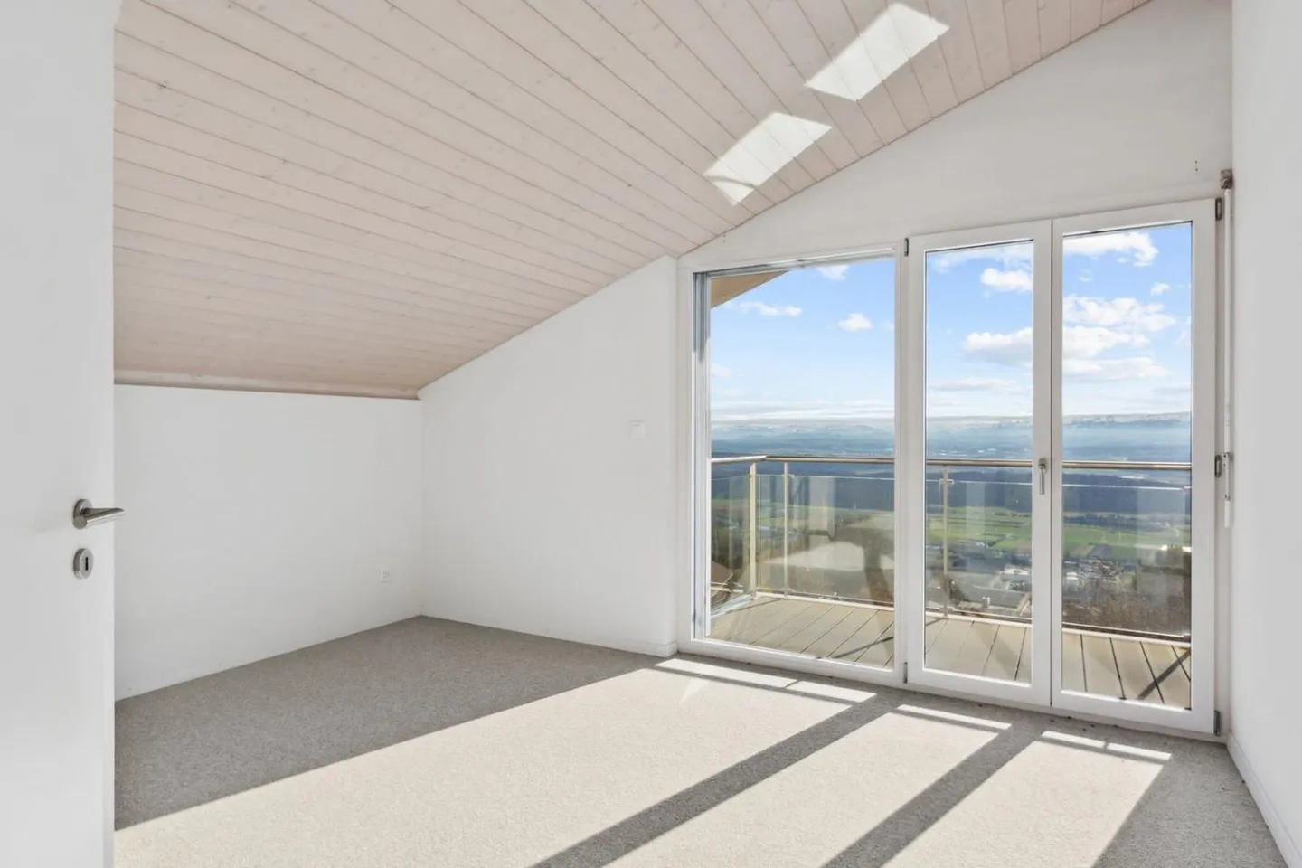 Casa indipendente 6,5 locali con vista panoramica sui tre laghi - Foto 7 di 9