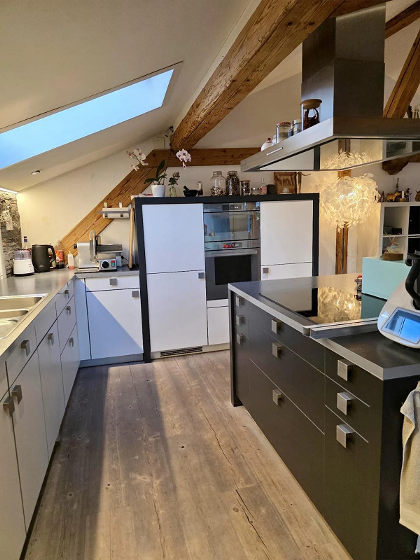 Extraordinary 4.5 Room Attic Apartment in the Heart of Tamins - Photo 4 of 13