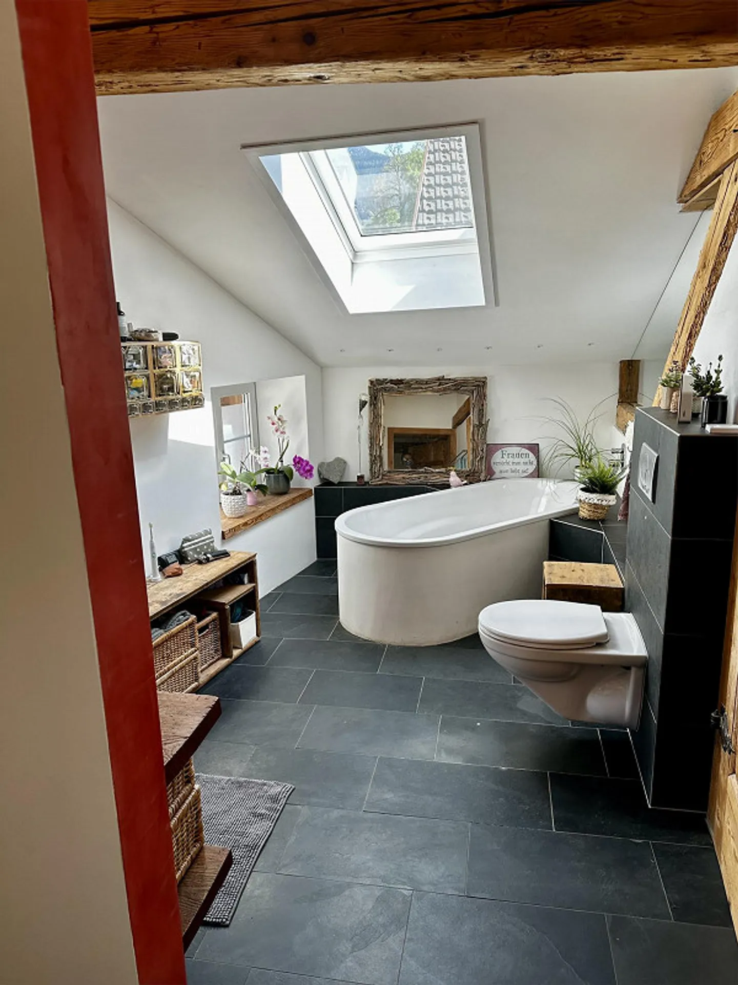 Extraordinary 4.5 Room Attic Apartment in the Heart of Tamins - Photo 5 of 13