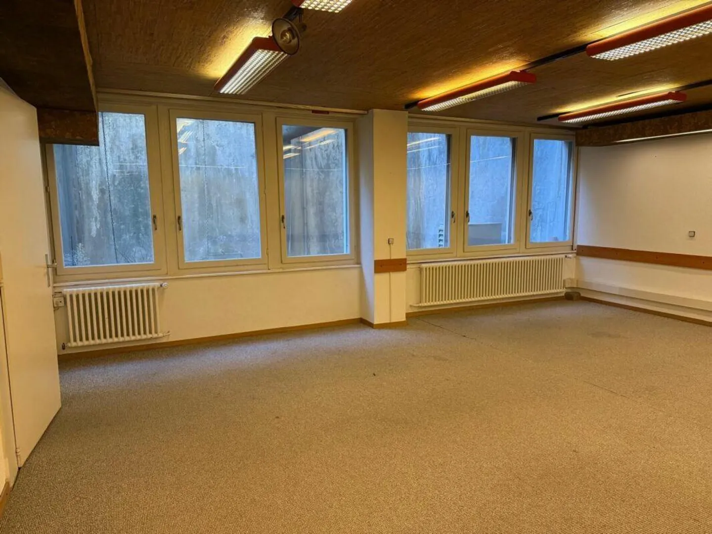 Association locale de 195 m2, à deux pas de la gare - Photo 1 sur 3