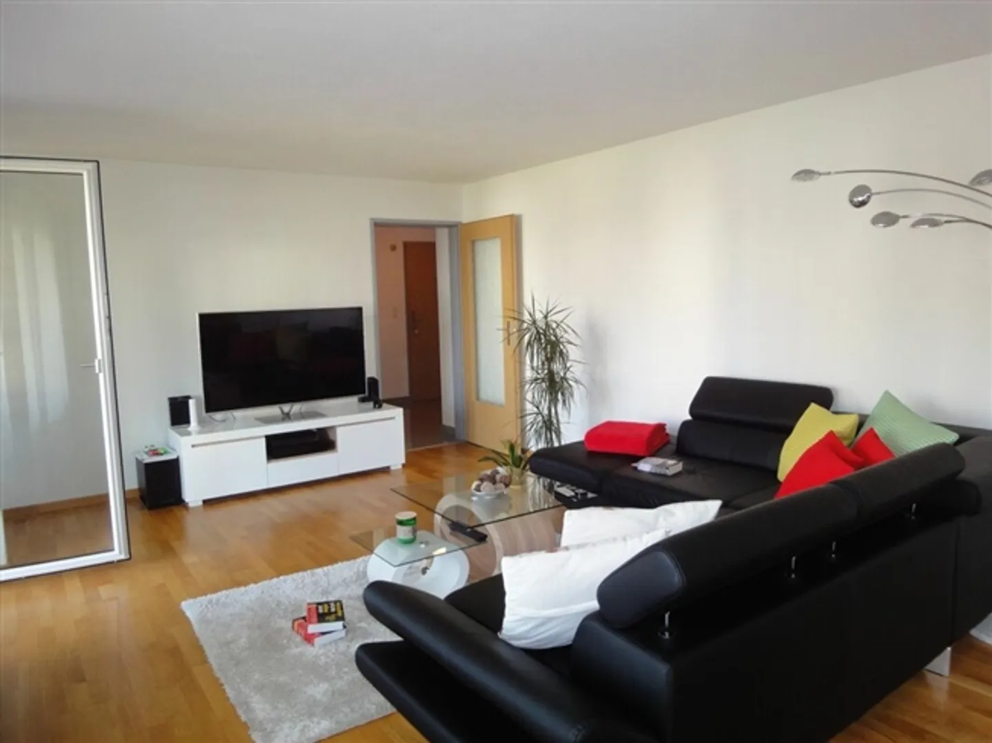 Appartement 2.5 pièces avec espace de jardin - Photo 2 sur 7