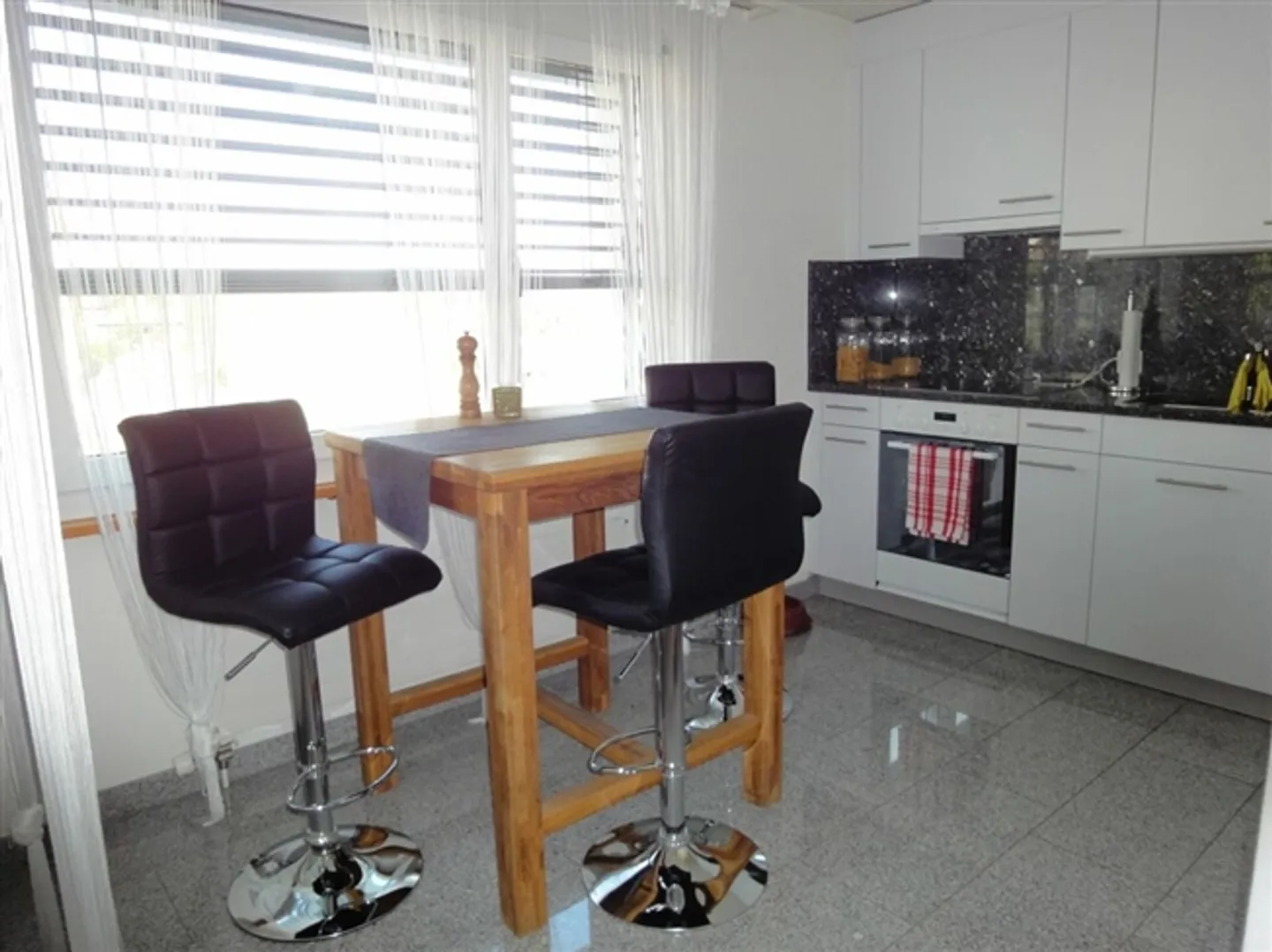 Appartement 2.5 pièces avec espace de jardin - Photo 3 sur 7