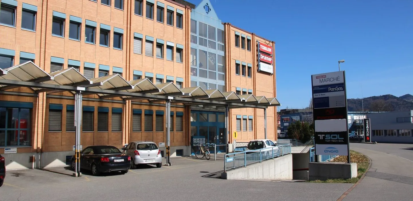 Espace de bureau/commercial à louer près de la sortie d'autoroute Thun-Sud - Photo 1 sur 11