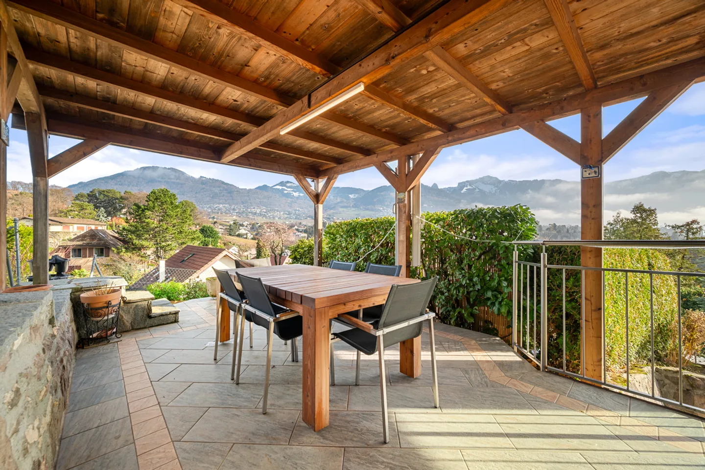 Beautiful family villa with lake view in La Tour de Peilz - Photo 5 of 17