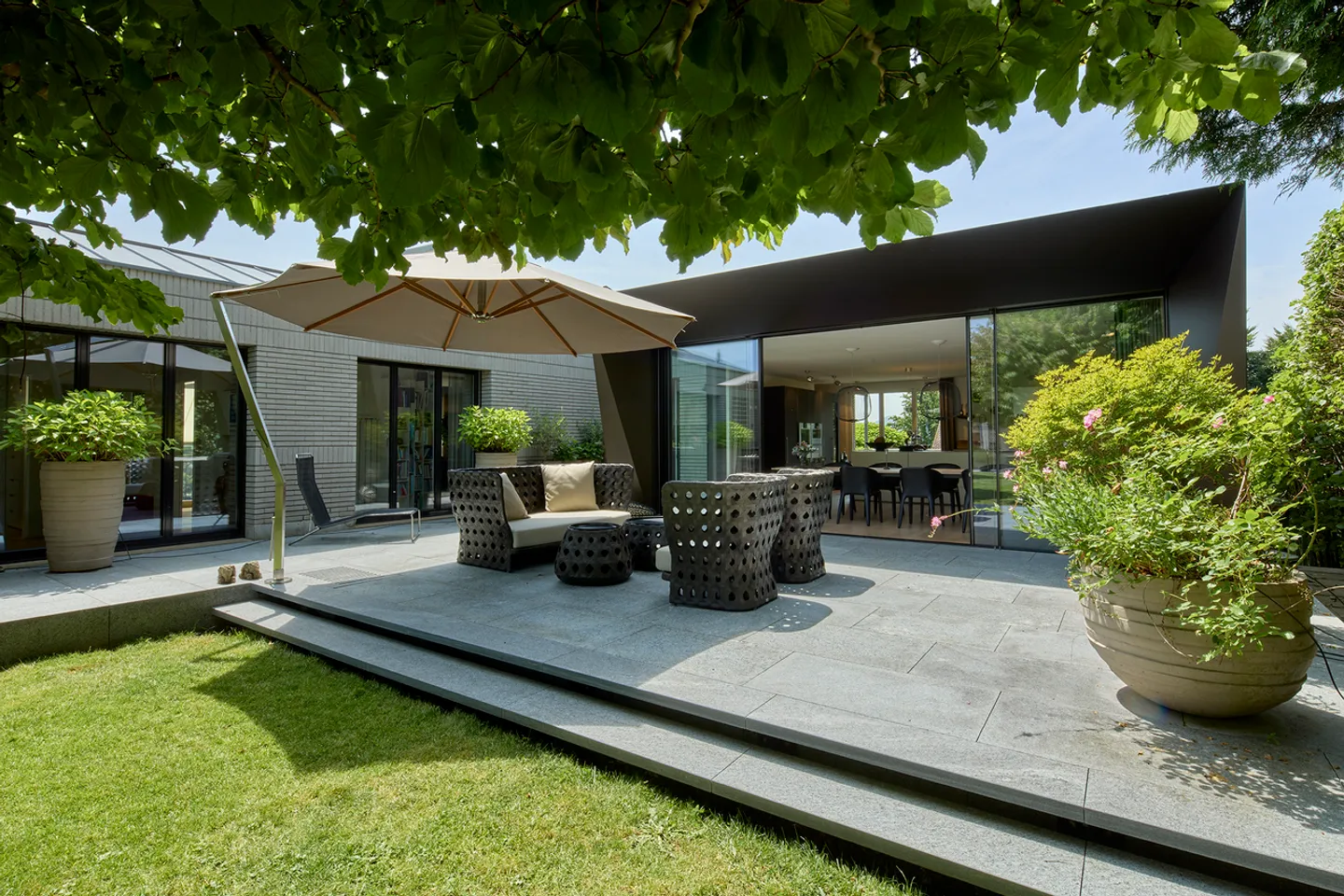 Villa da sogno con splendida oasi giardino in una zona residenziale esclusiva - Foto 2 di 11