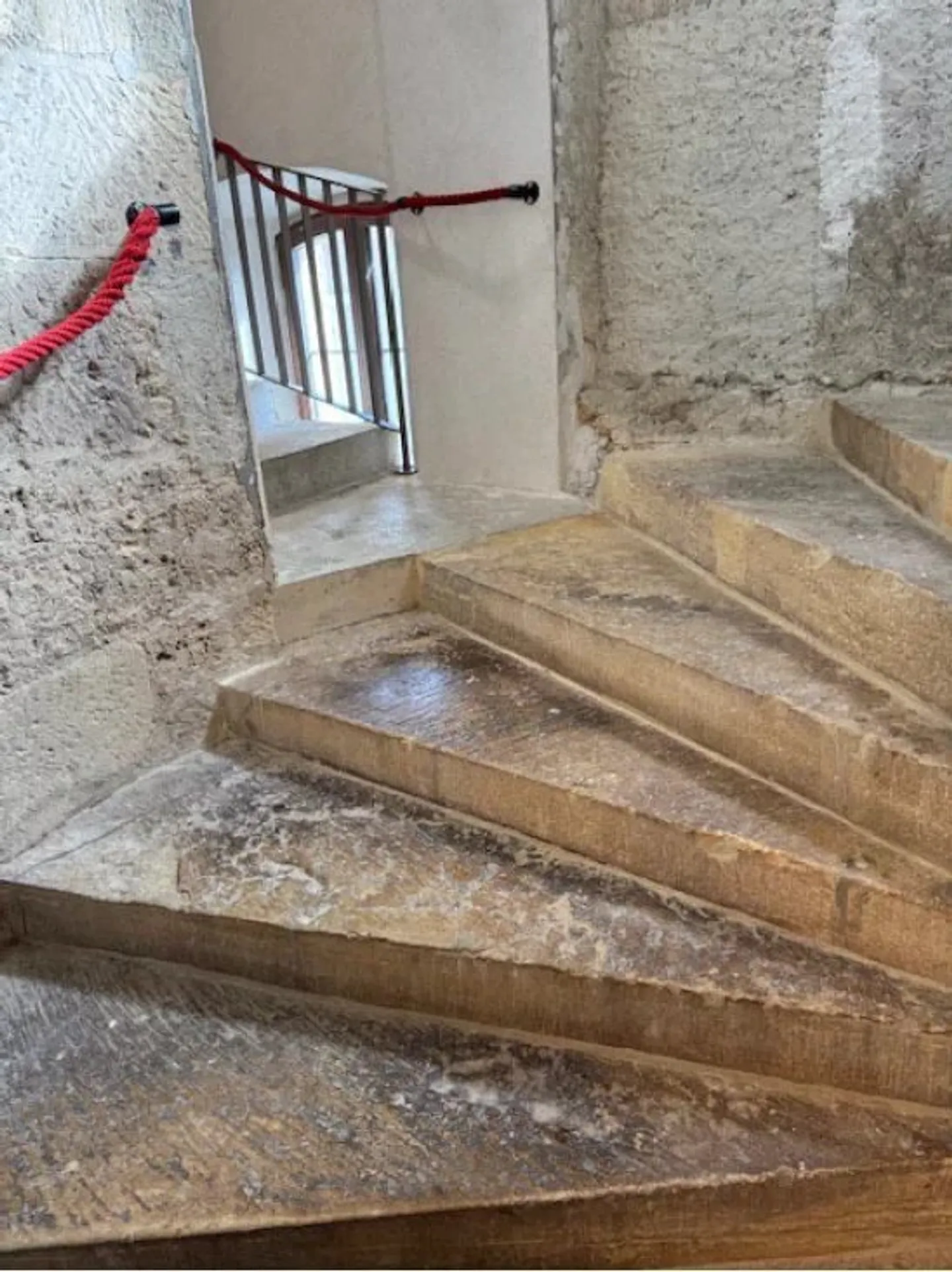 Mixed-use building - Photo 5 of 13