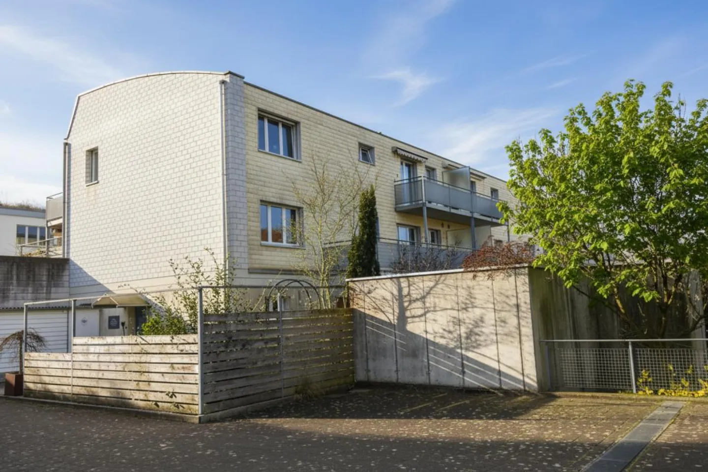 Moderne et lumineuse : appartement de 3,5 pièces à emménager immédiatement - Photo 12 sur 14