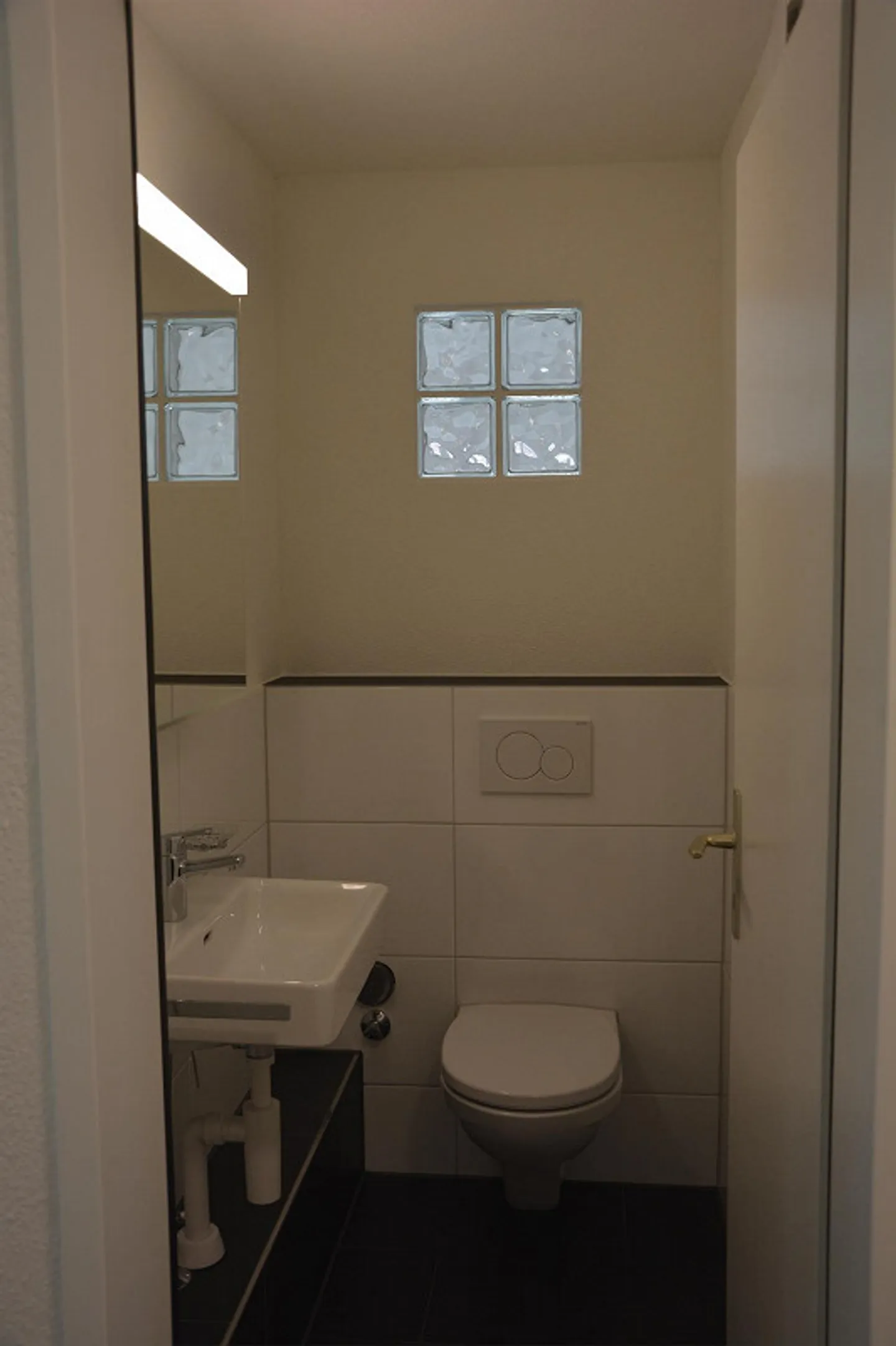 Renovated Attic Apartment - Photo 12 of 18