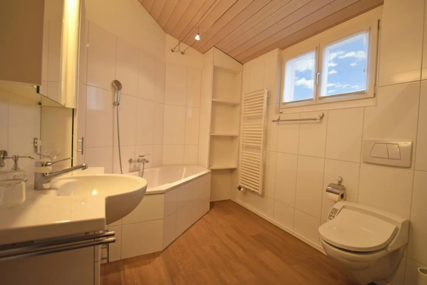 Moderne et lumineuse : appartement de 3,5 pièces à emménager immédiatement - Photo 8 sur 14