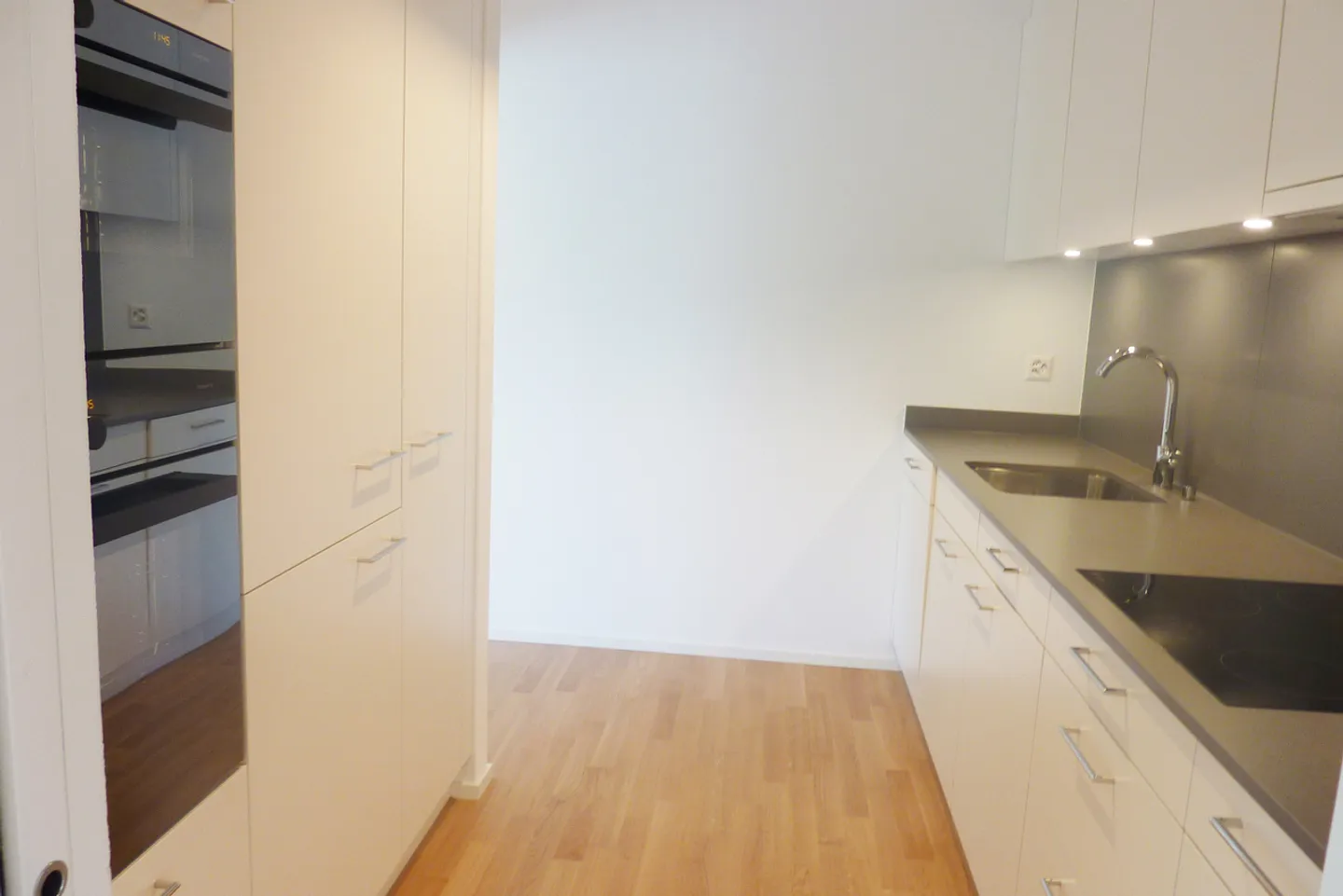 Apartment with a view of greenery! - Photo 3 of 9