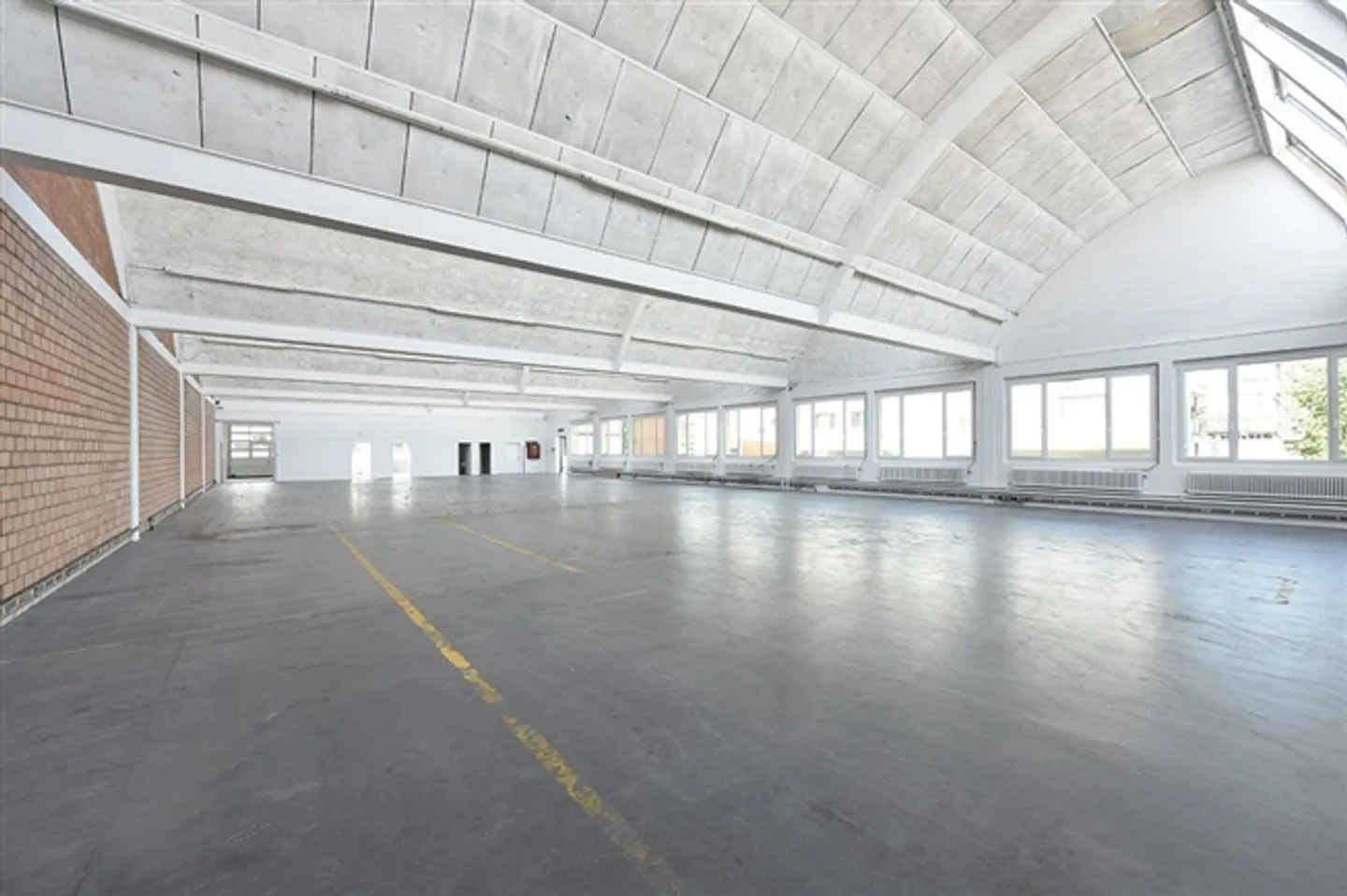 Gewerbe mit Laderampe - Foto 1 von 2