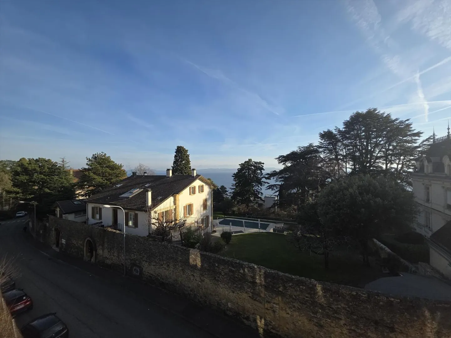 Studio avec grande terrasse et vue lac rénové - Photo 3 sur 6