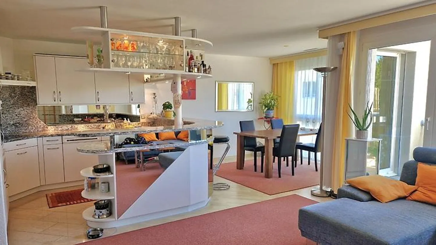 APPARTAMENTO PENTHOUSE 3½ STANZE A DÜBENDORF (ZH), ARREDATO, TEMPORANEO - Foto 3 di 10