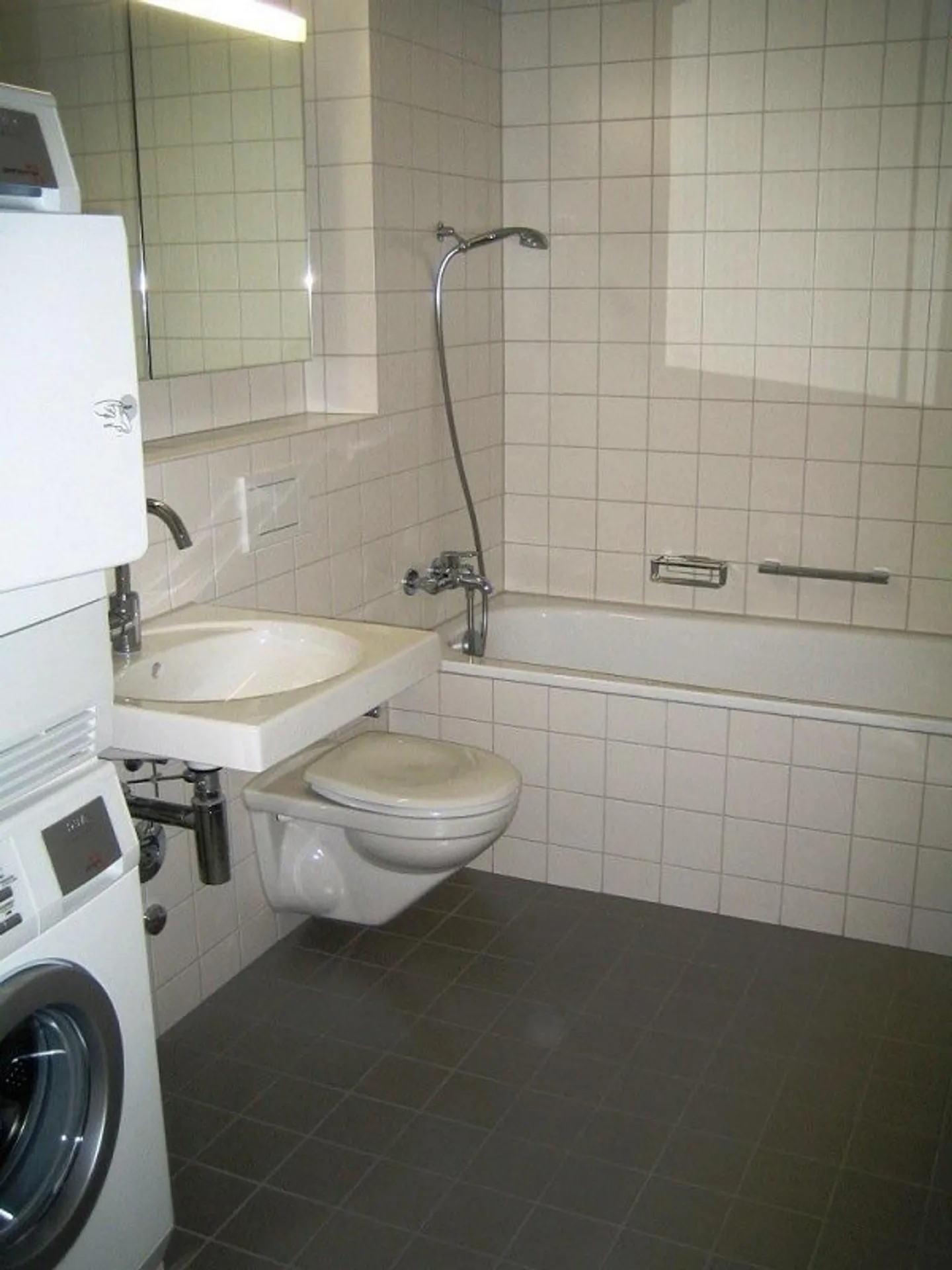 RENT WITHOUT DEPOSIT - Living and thriving in an urban central location - Photo 4 of 5